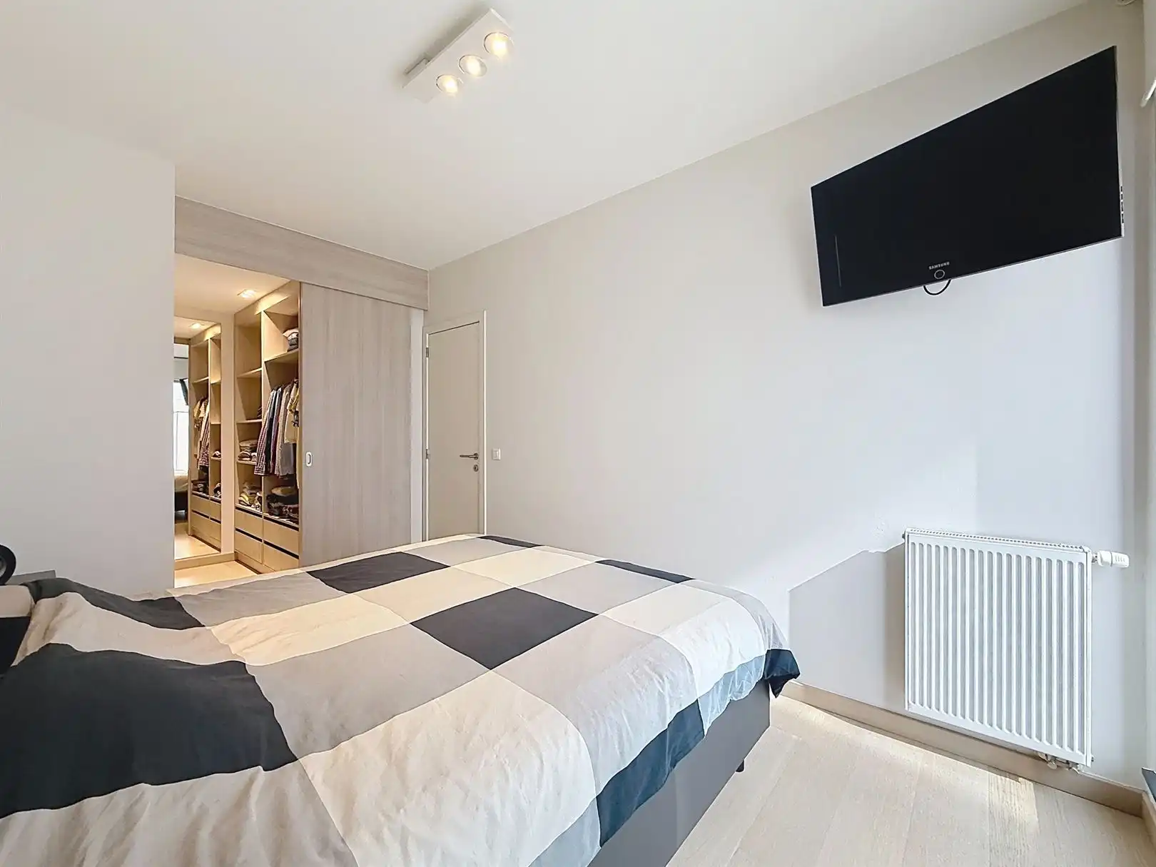 Instapklaar appartement 2de V, kelder en autostaanplaats foto 47