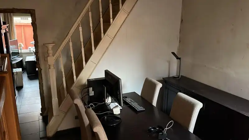 Te renoveren starterswoning met ruime tuin foto 4