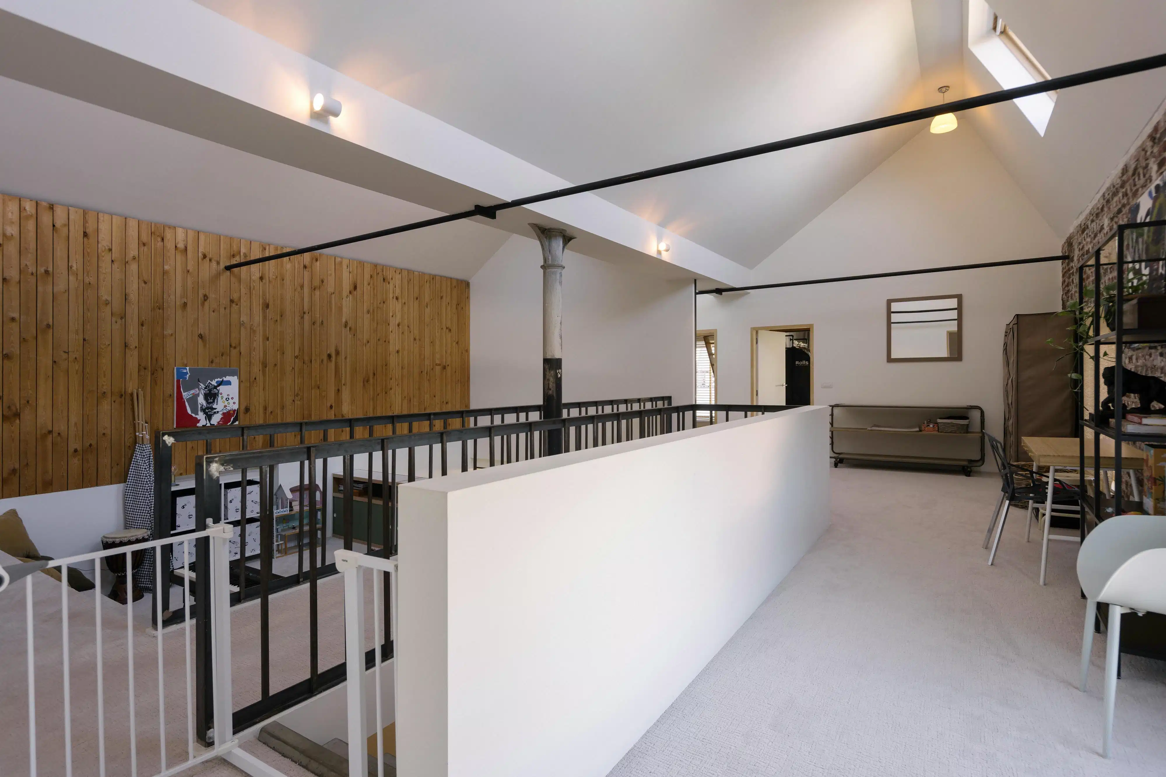 Gerenoveerde woning met authentieke elementen en magazijn foto 14