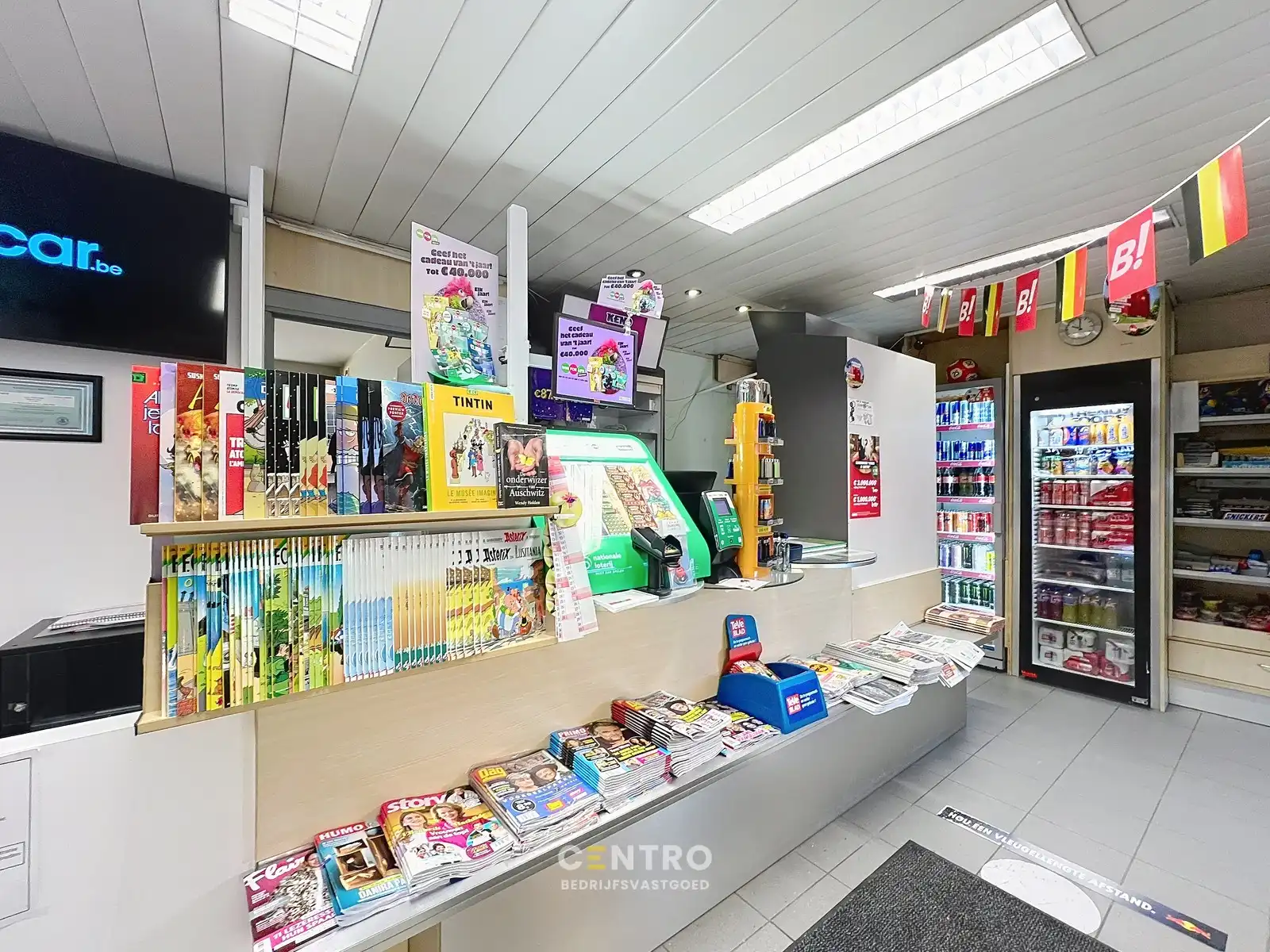 WOONST (4 slpk) met praktijkruimte, garages en extra STALLING op een ruim perceel van 820m²  te Gistel ! foto 7