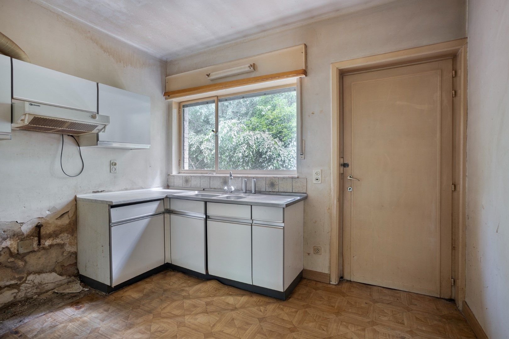 Te renoveren / te slopen woning op een uniek gelegen perceel van 1.693 m² ! foto 5