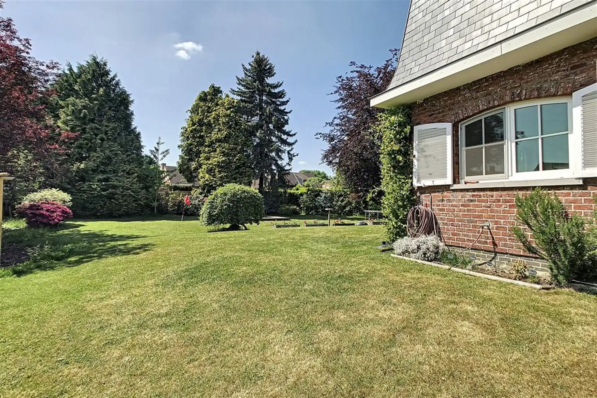 Charmante villa in residentiële omgeving met prachtig aangelegde tuin foto 33