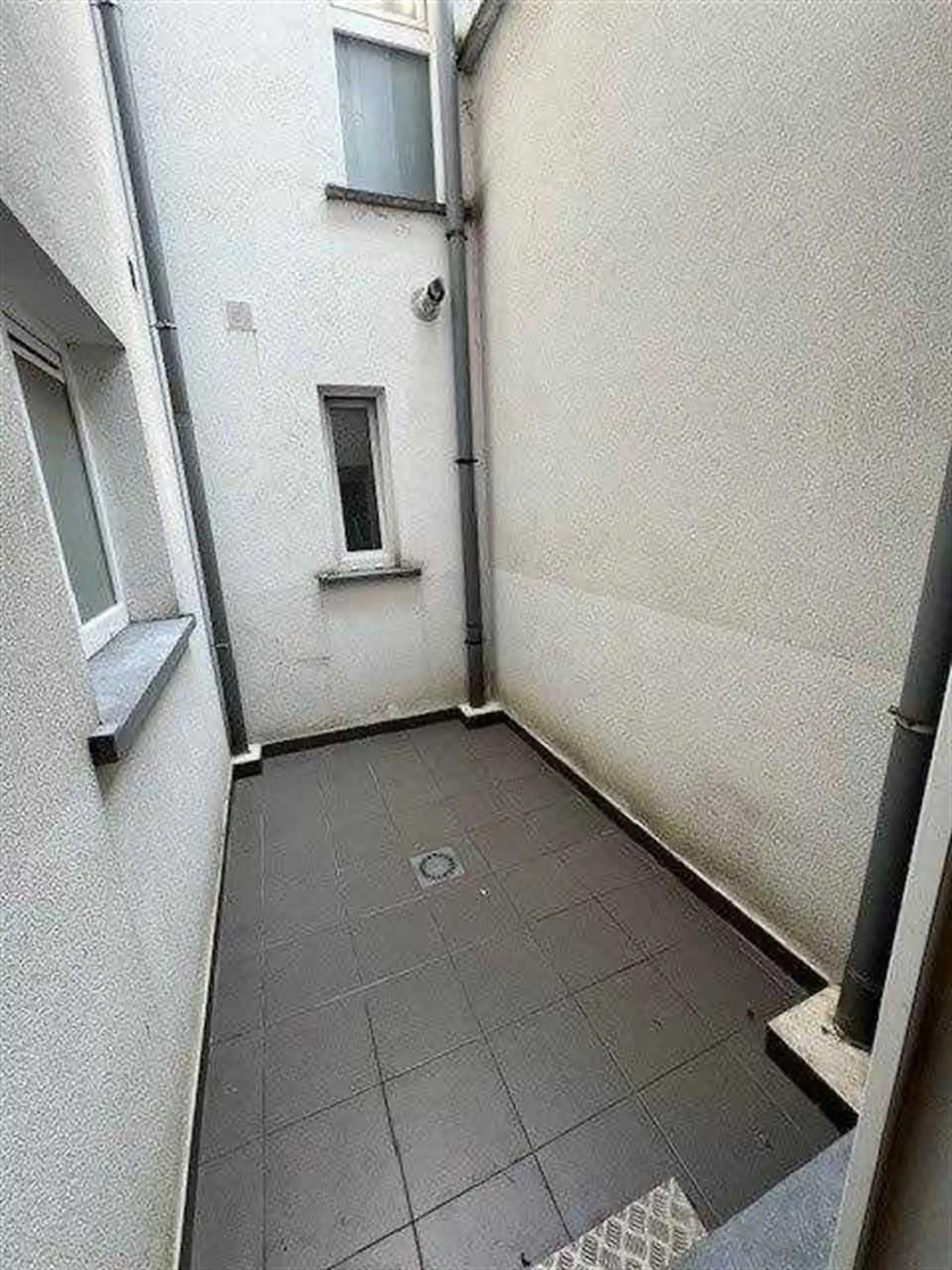 Woning met 3 verhuurde units en ruim magazijn met aparte toegang foto 6