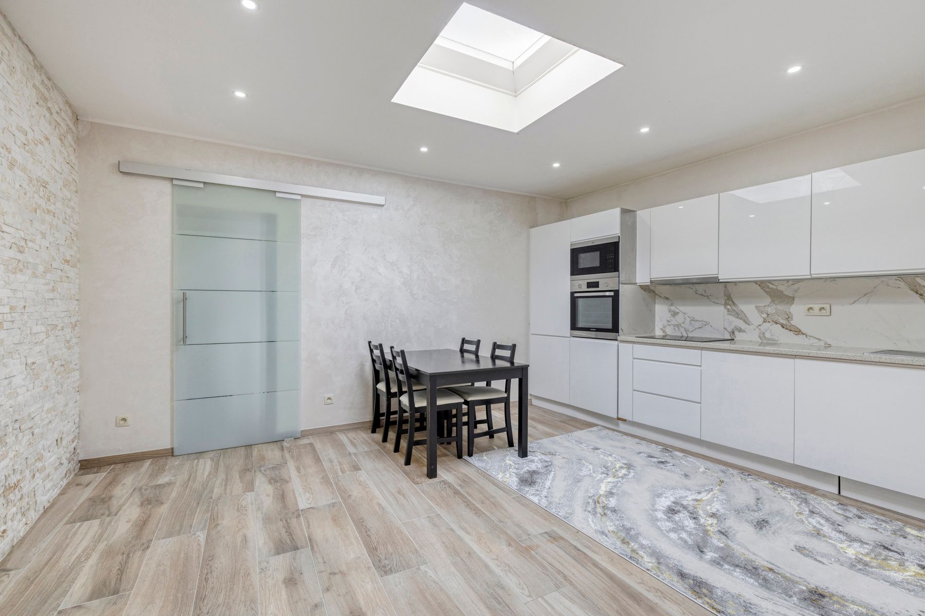 Gerenoveerd 1-slaapkamerappartement in centrum Vilvoorde foto 3