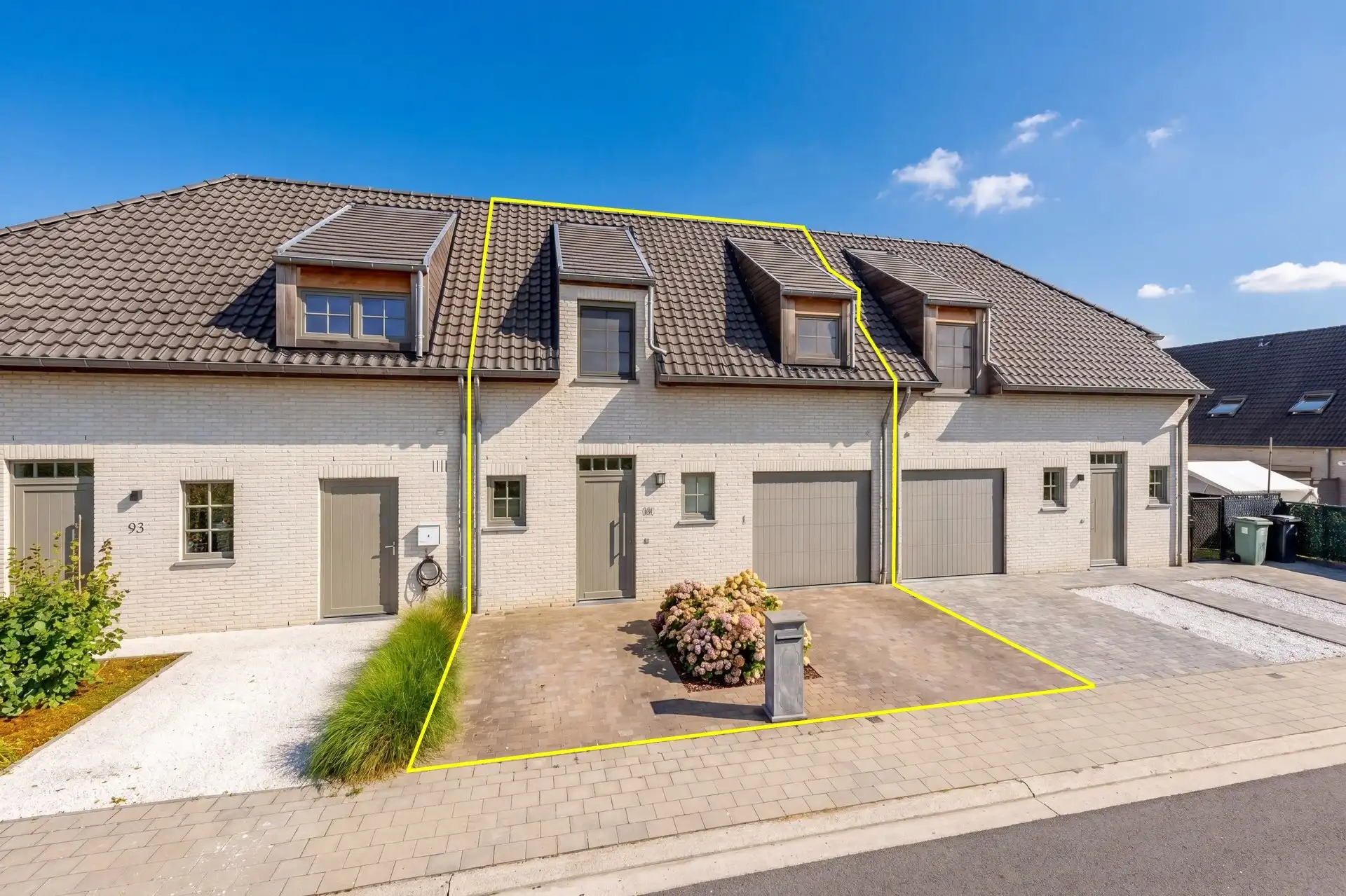 Perfecte instapklare rijwoning met 3 slaapkamers in Lede foto {{pictureIndex}}