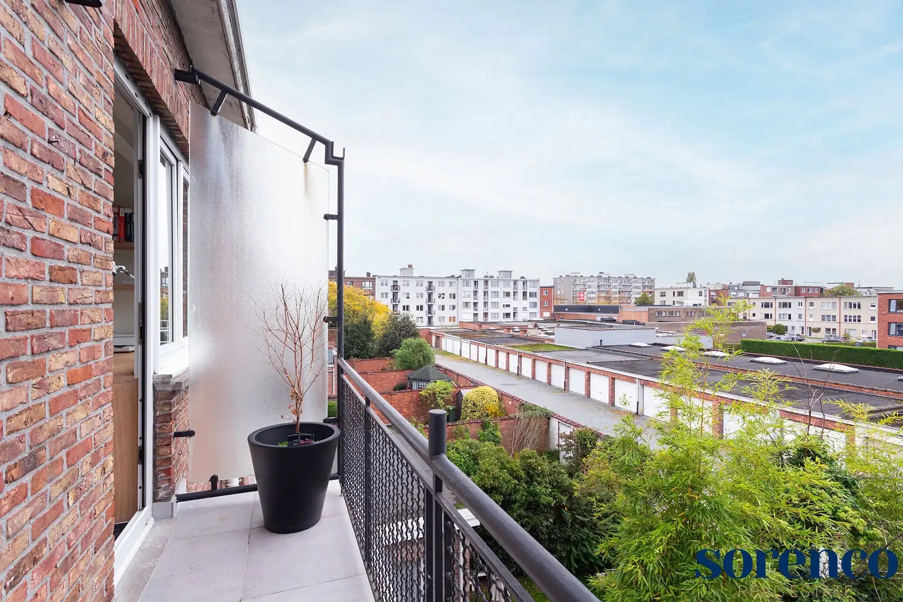 Wilrijk - Gerenoveerd en lichtrijk hoekapp.+ terras. foto 20