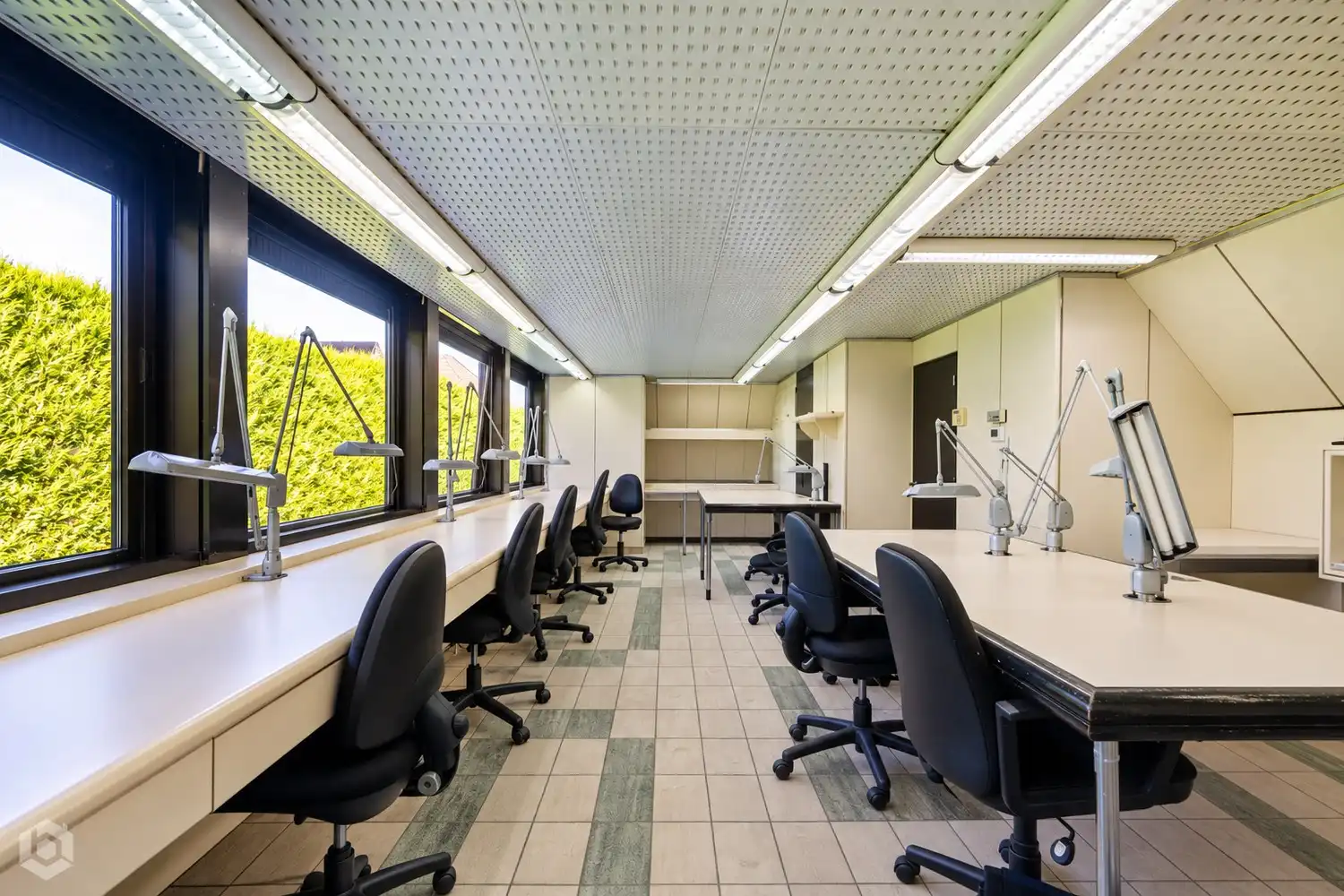 Ruime villa met 5 slpkrs, zwembad en handelsruimte op perceel van 3383m² te Berlaar foto 23