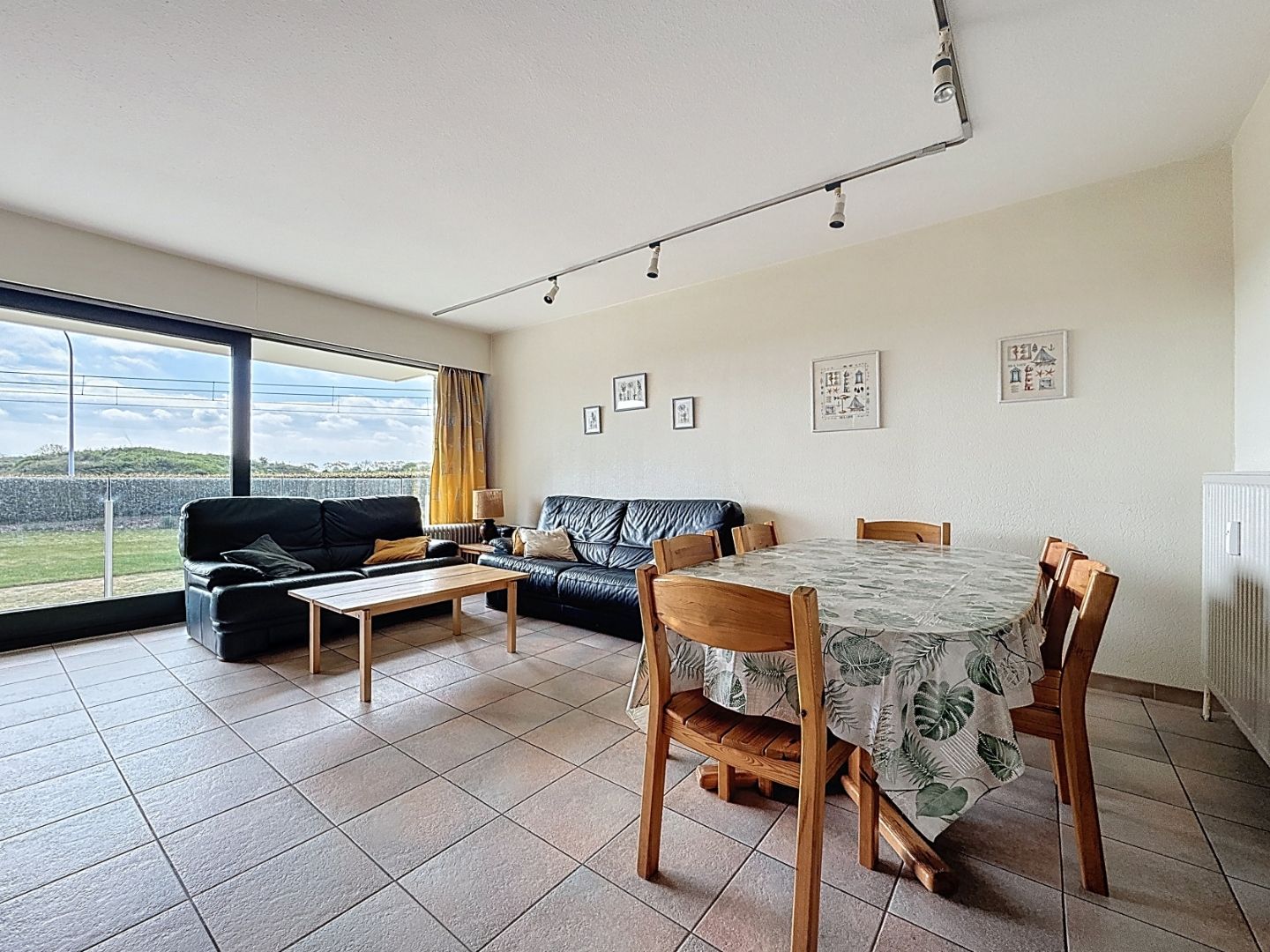 Op te frissen appartement type doorloper met 3 slaapkamers te Nieuwpoort-Bad met zicht op de duinen foto 4