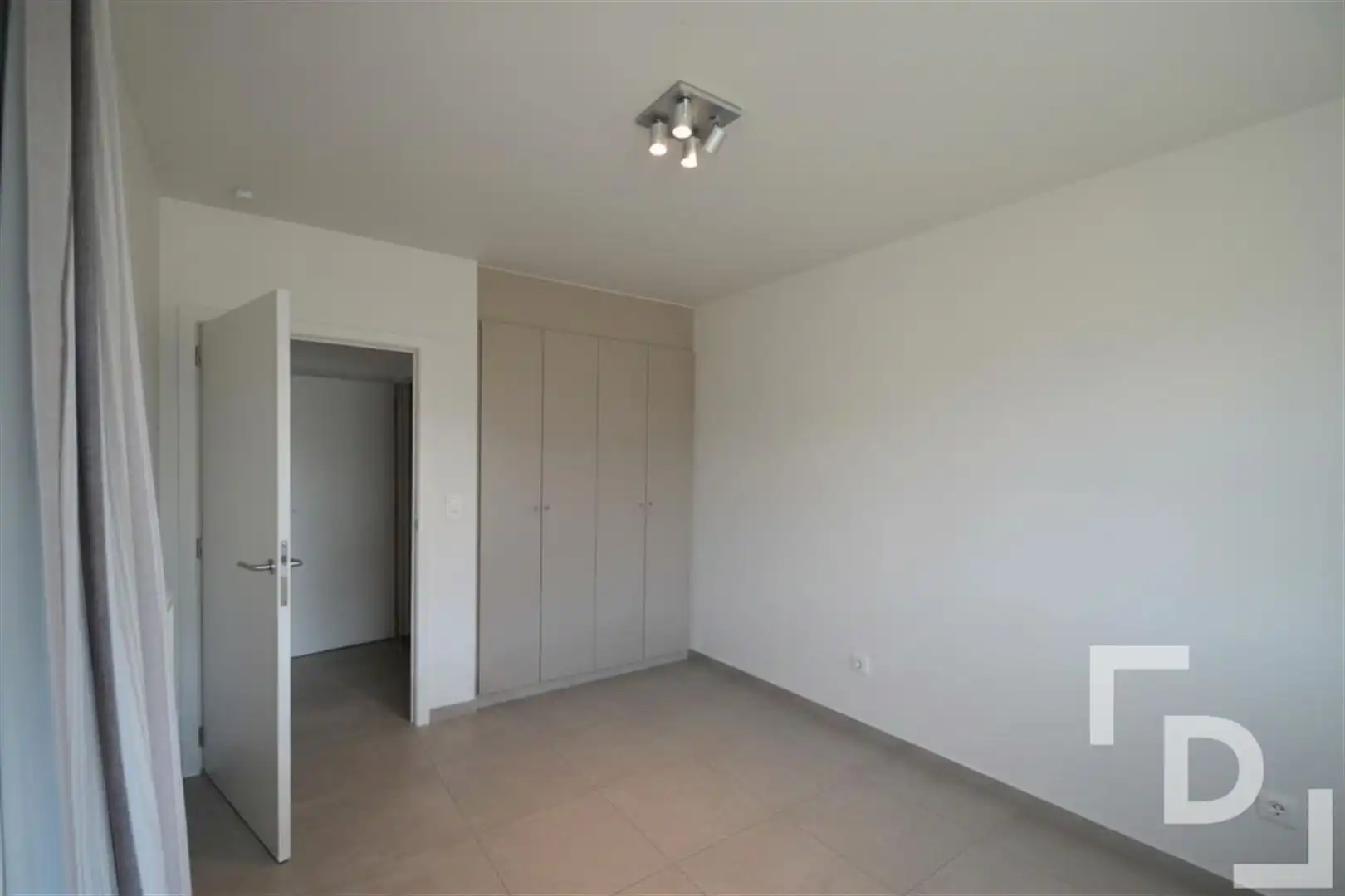 Gelijkvloers appartement met garage en terras foto 6