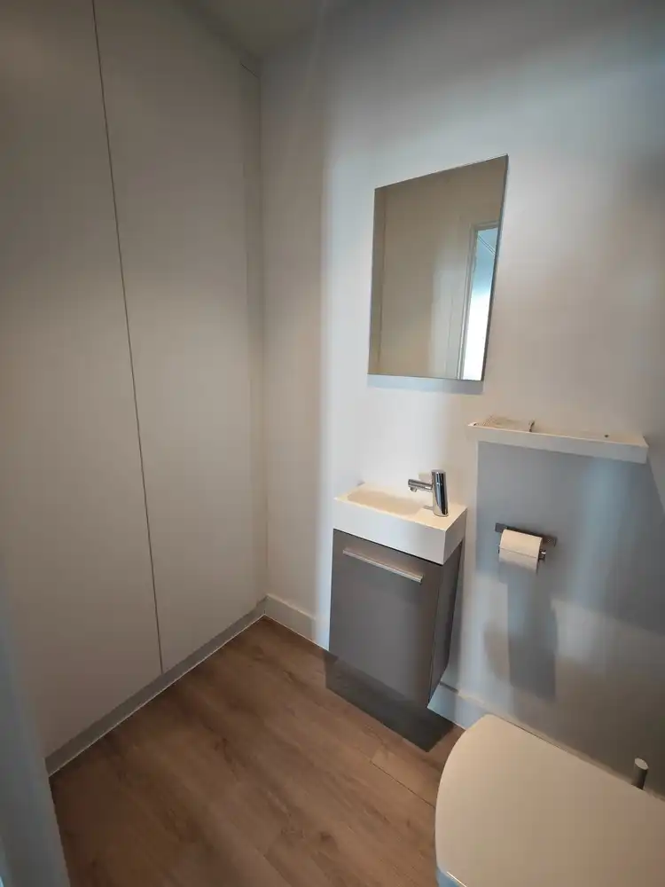 Volledig gerenoveerde stadswoning met 3 slpks en voll. aangelegde tuin foto 12