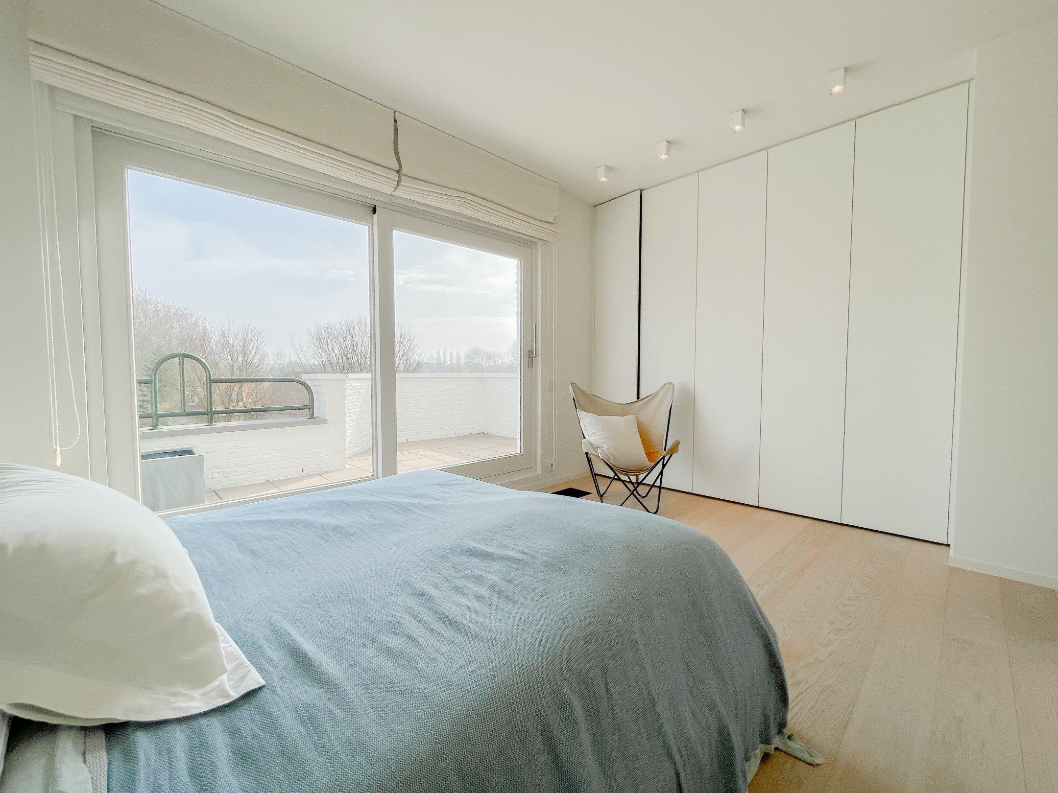 Subliem hoekappartement met ruime terrassen gelegen in het prestigieuze domein Tennis Garden. foto 17