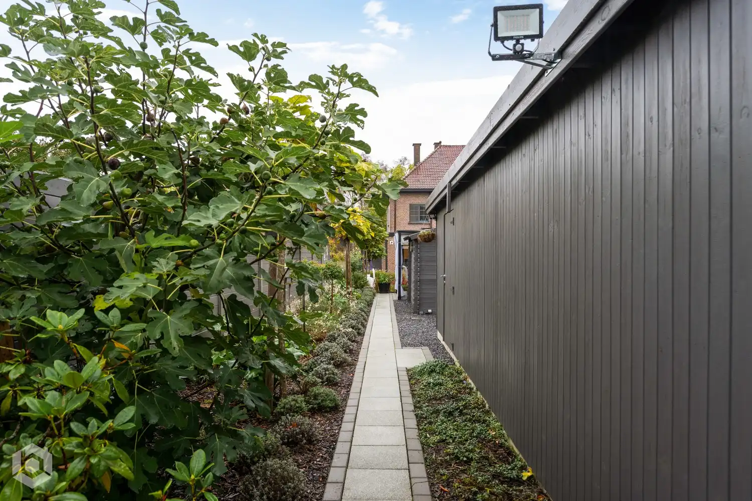 Instapklare woonst met 2slpkrs ,garage en achteringang foto 21