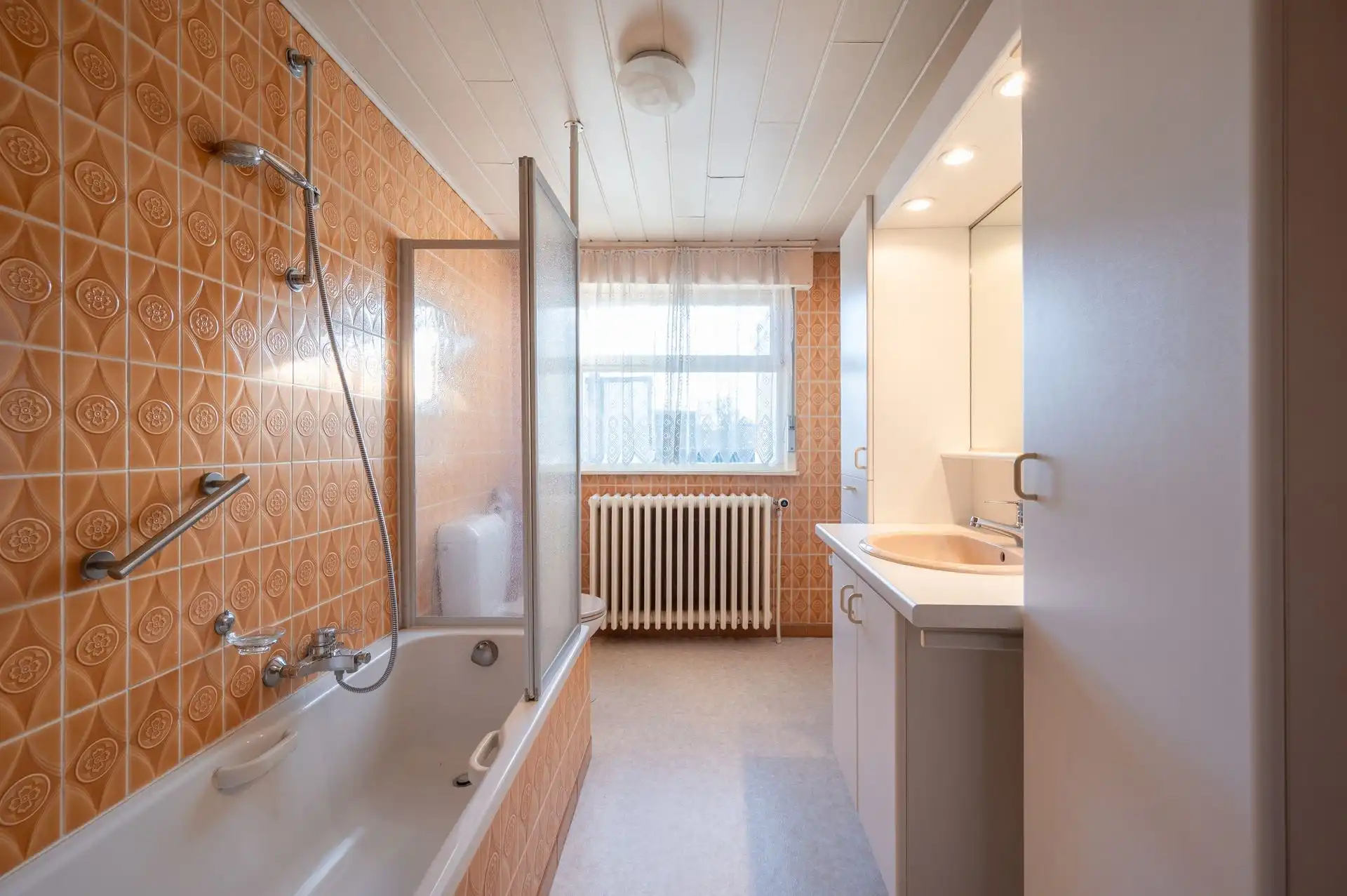 Grote gezinswoning met tuin en 7 slaapkamers nabij centrum en zee foto 23
