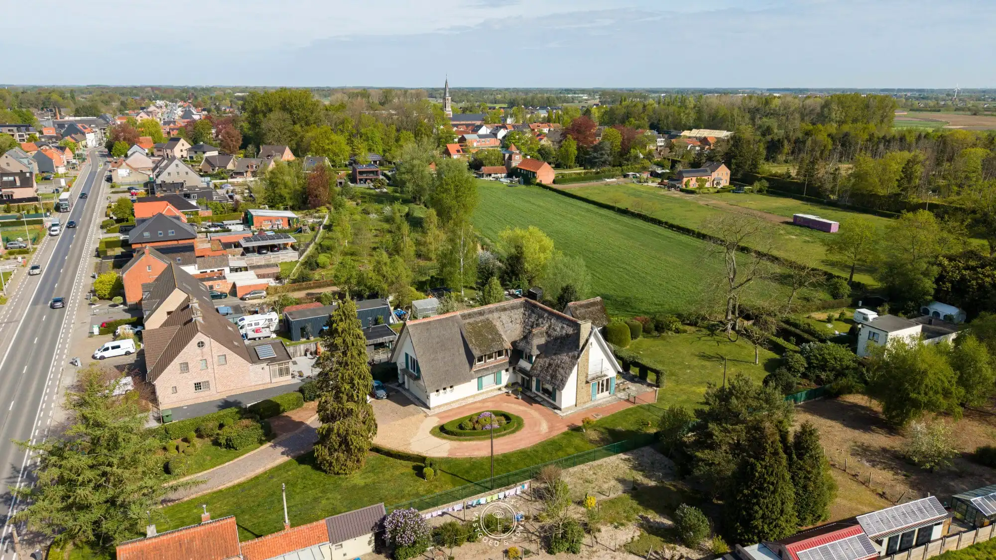 Iconisch horecapand met woonst op uitzonderlijk perceel van meer dan 3.000 m² foto 4