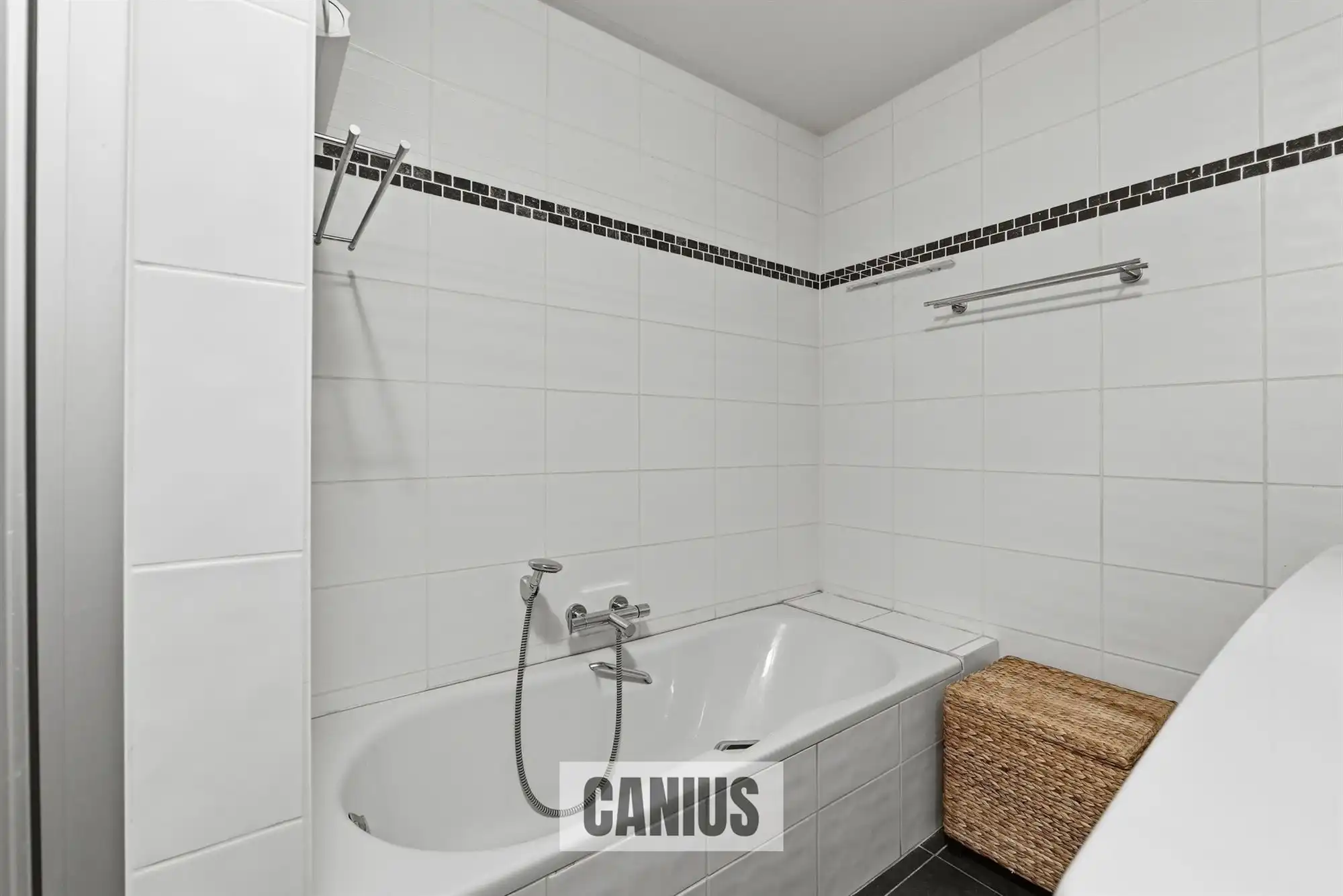 STIJLVOL GELIJKVLOERS APPARTEMENT MET DRIE SLAAPKAMERS foto 14