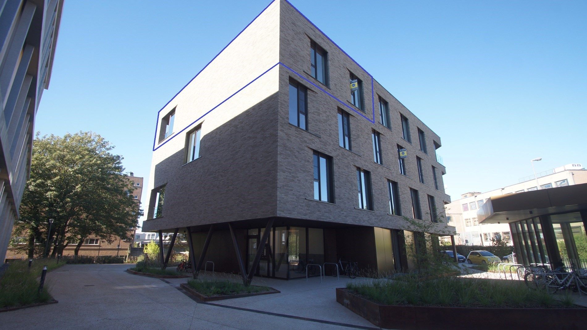 Nieuwbouw penthouse op toplocatie met 2 slpks, prachtig terras en garage  foto {{pictureIndex}}