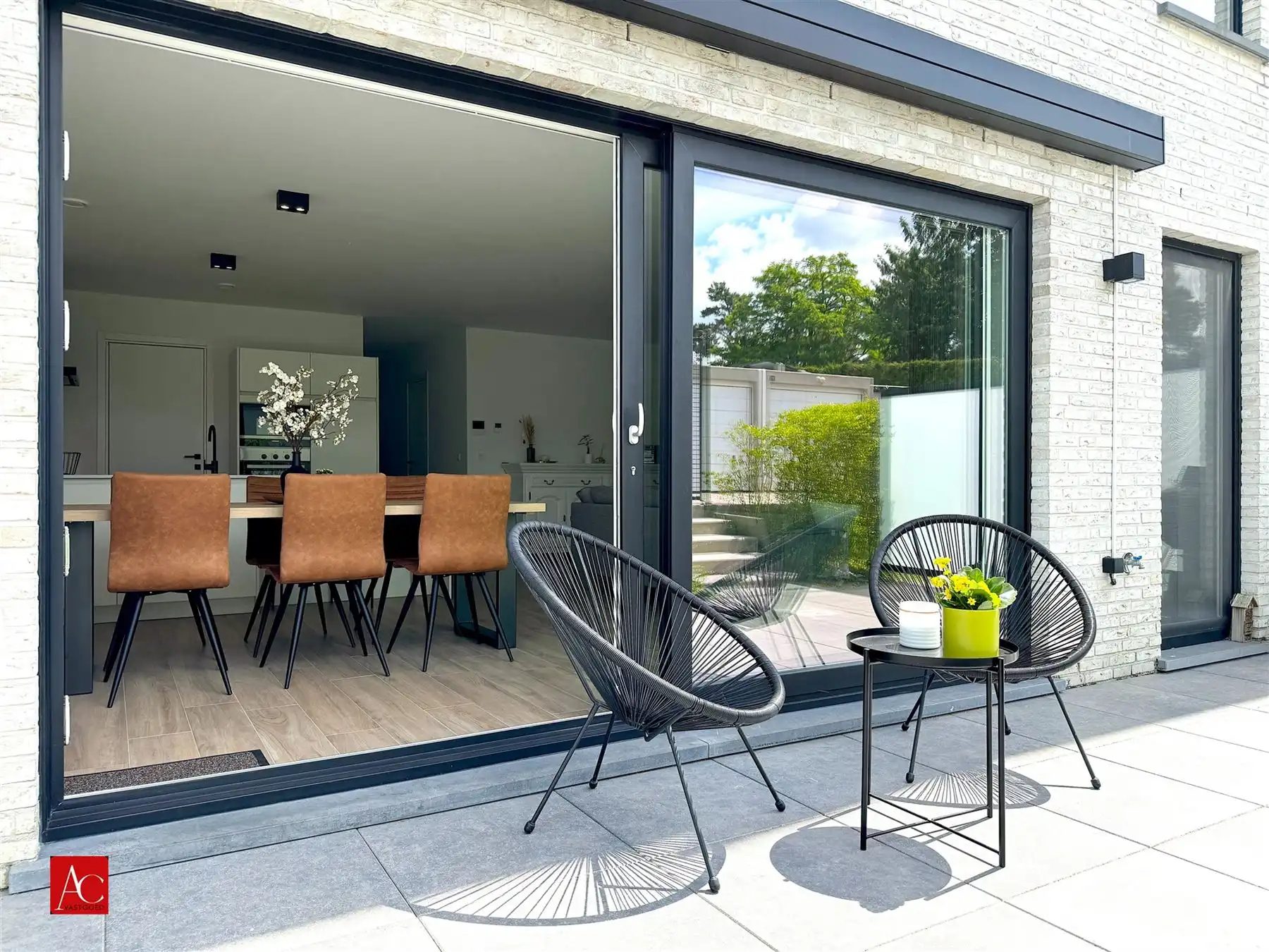 Gelijkvloers appartement met garage en 2 slaapkamers  foto 3