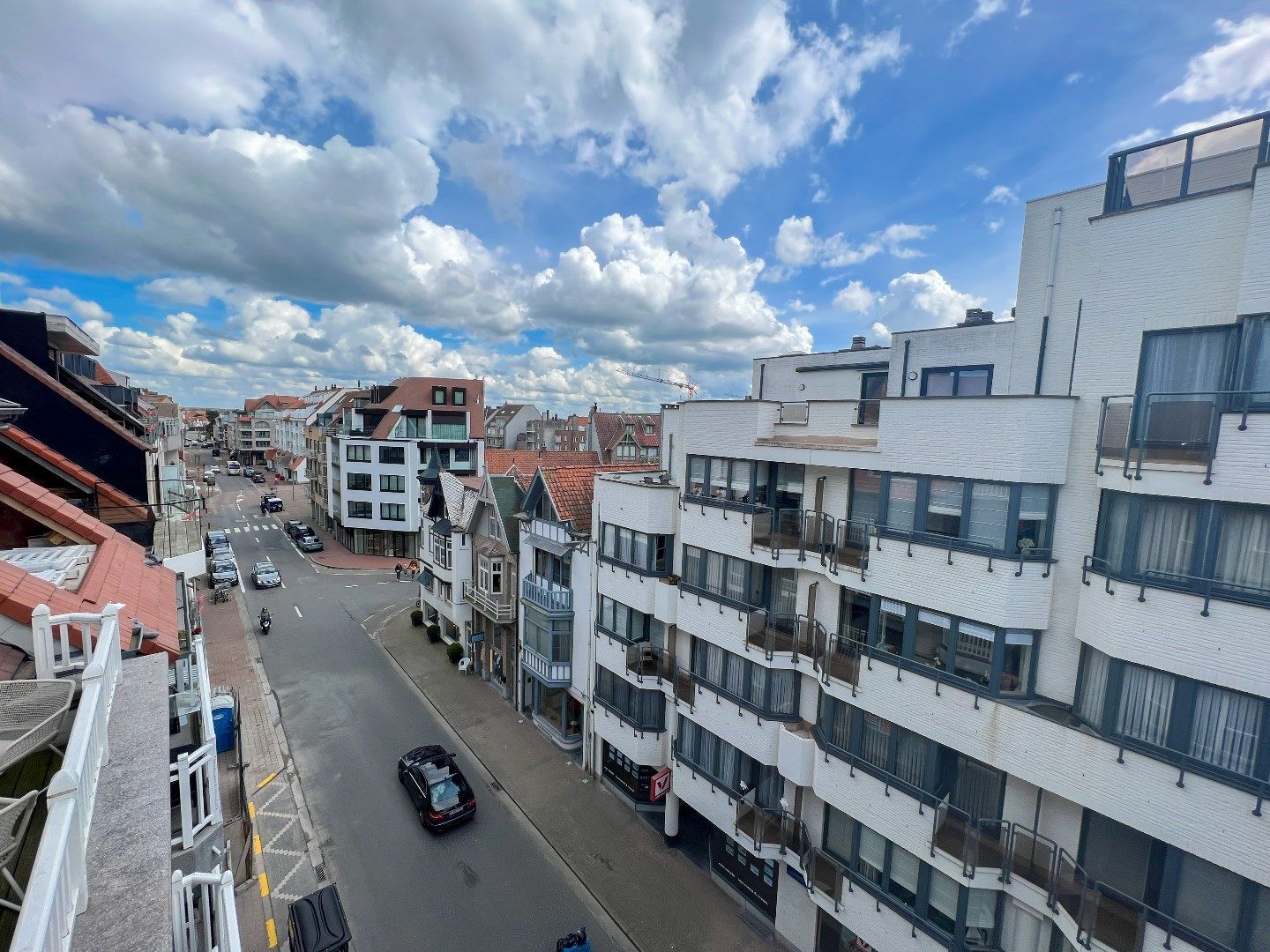 Gezellig appartement in een kleine residentie centraal gelegen vlakbij de winkels van de Lippenslaan. foto 5