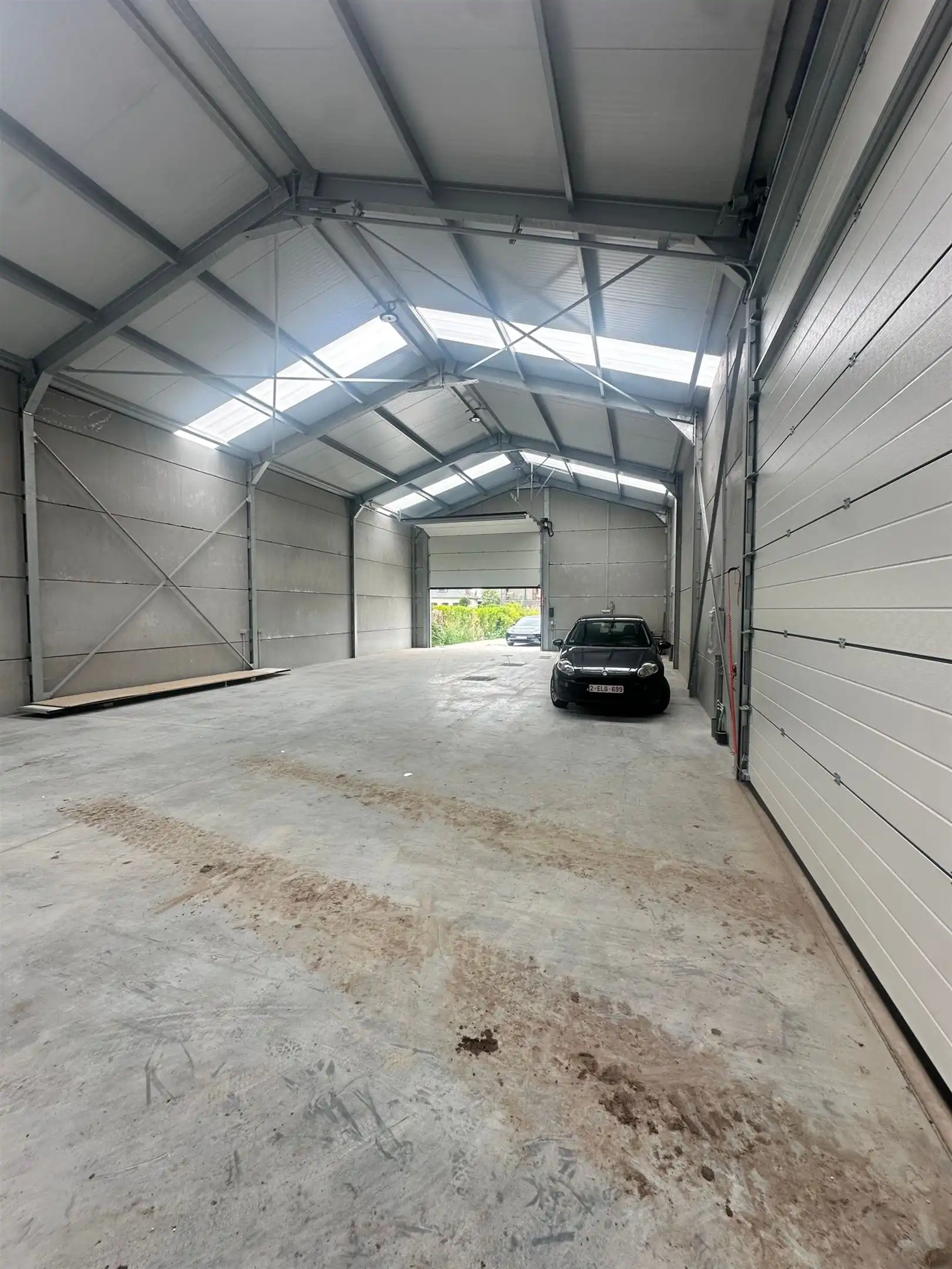 Nieuwbouw magazijn te huur 190 m² te Waasmunster. foto 2