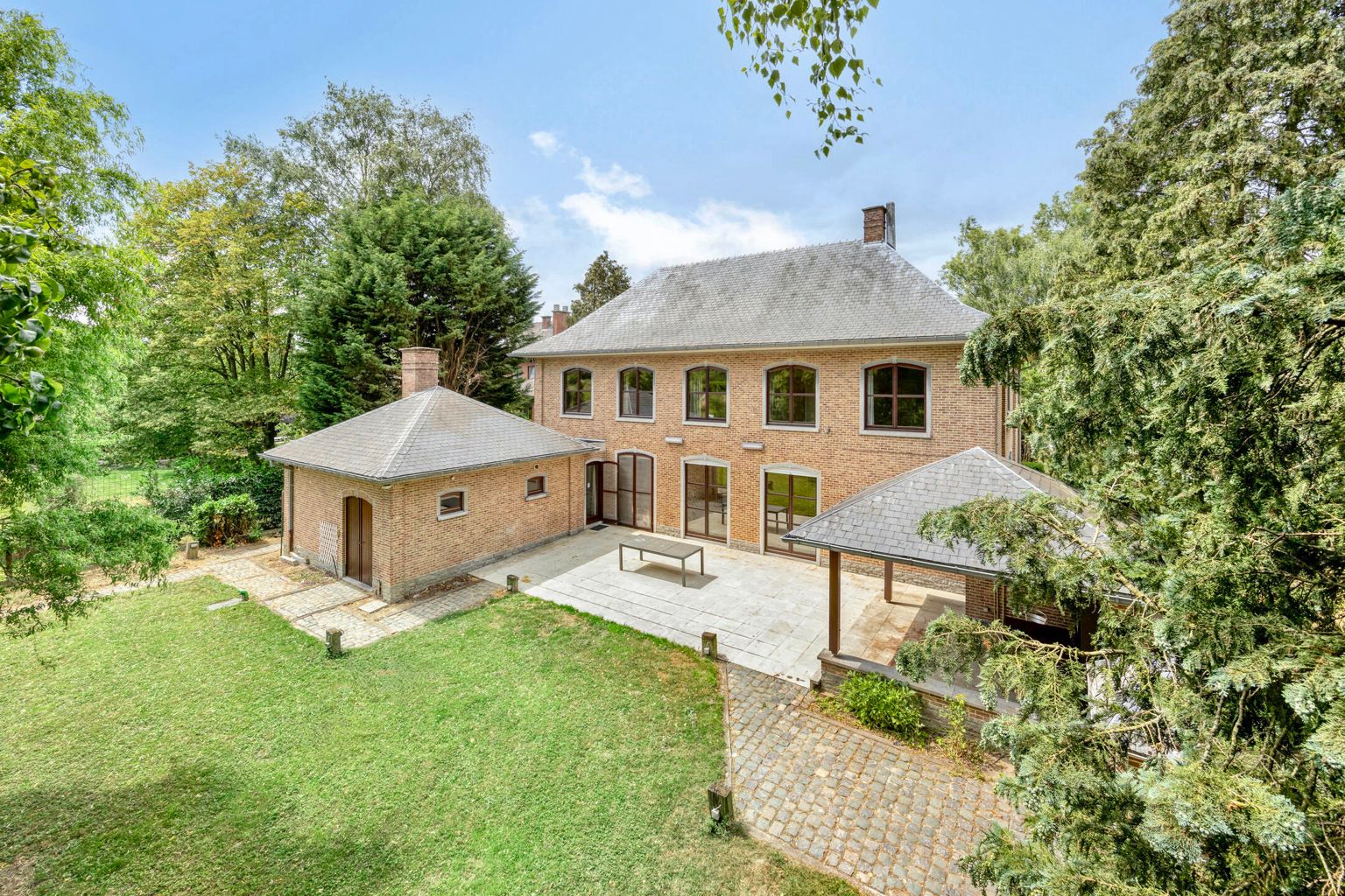 STATIGE VILLA VOOR PRIVE OF VRIJ BEROEP MET RUIME TUIN  foto 28