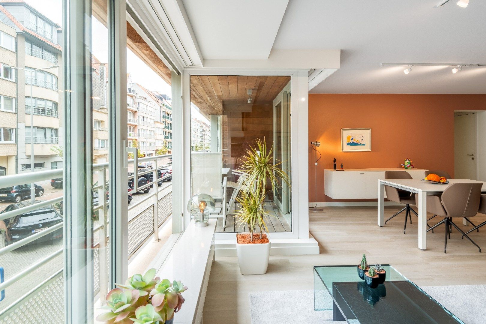 Instapklaar 3-slaapkamer appartement gelegen op de Paul Parmentierlaan vlakbij de winkels van de Lippenslaan. foto 7