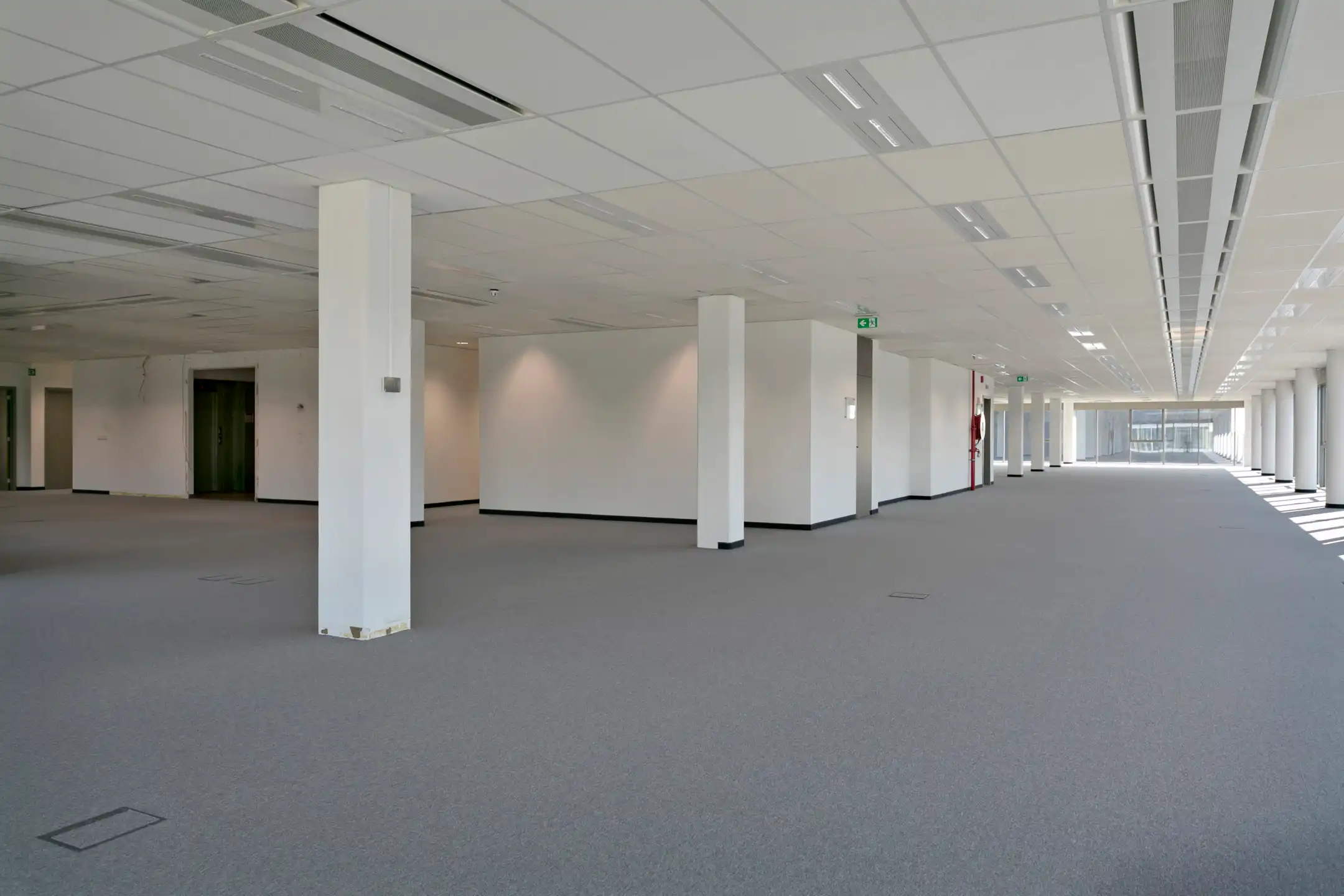 THE ULTIMATE : Moderne kantoorruimte van 676 m²  Berchem foto 12