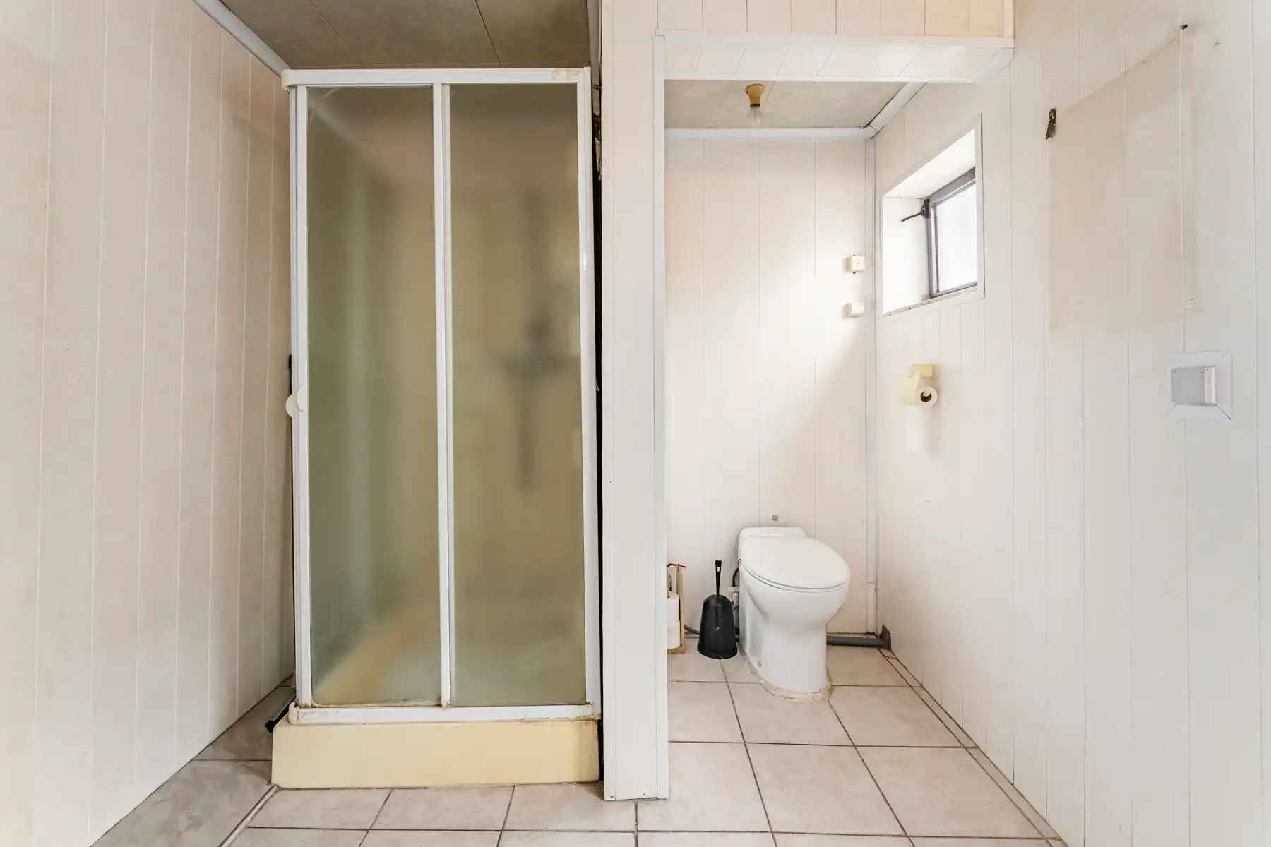 Centraal gelegen te renoveren woning met tuin foto 8