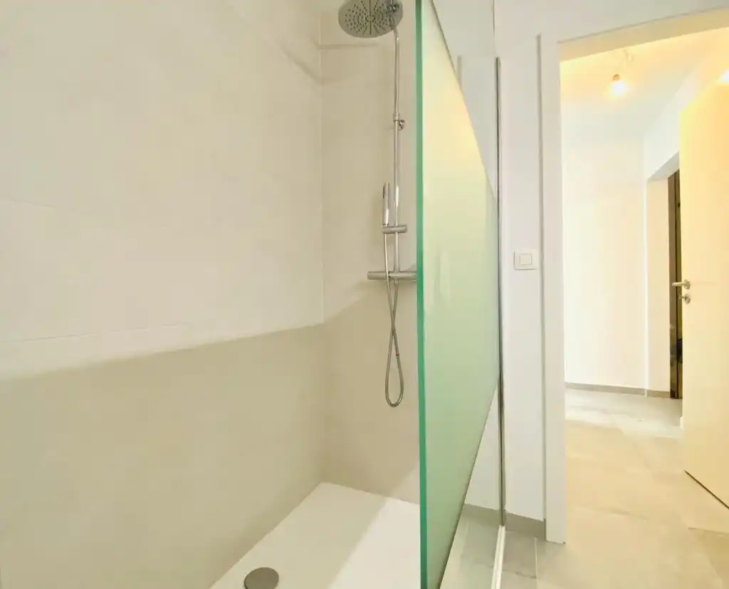 Appartement met 1 slaapkamer, terras met tuin en autostaanplaats foto 8