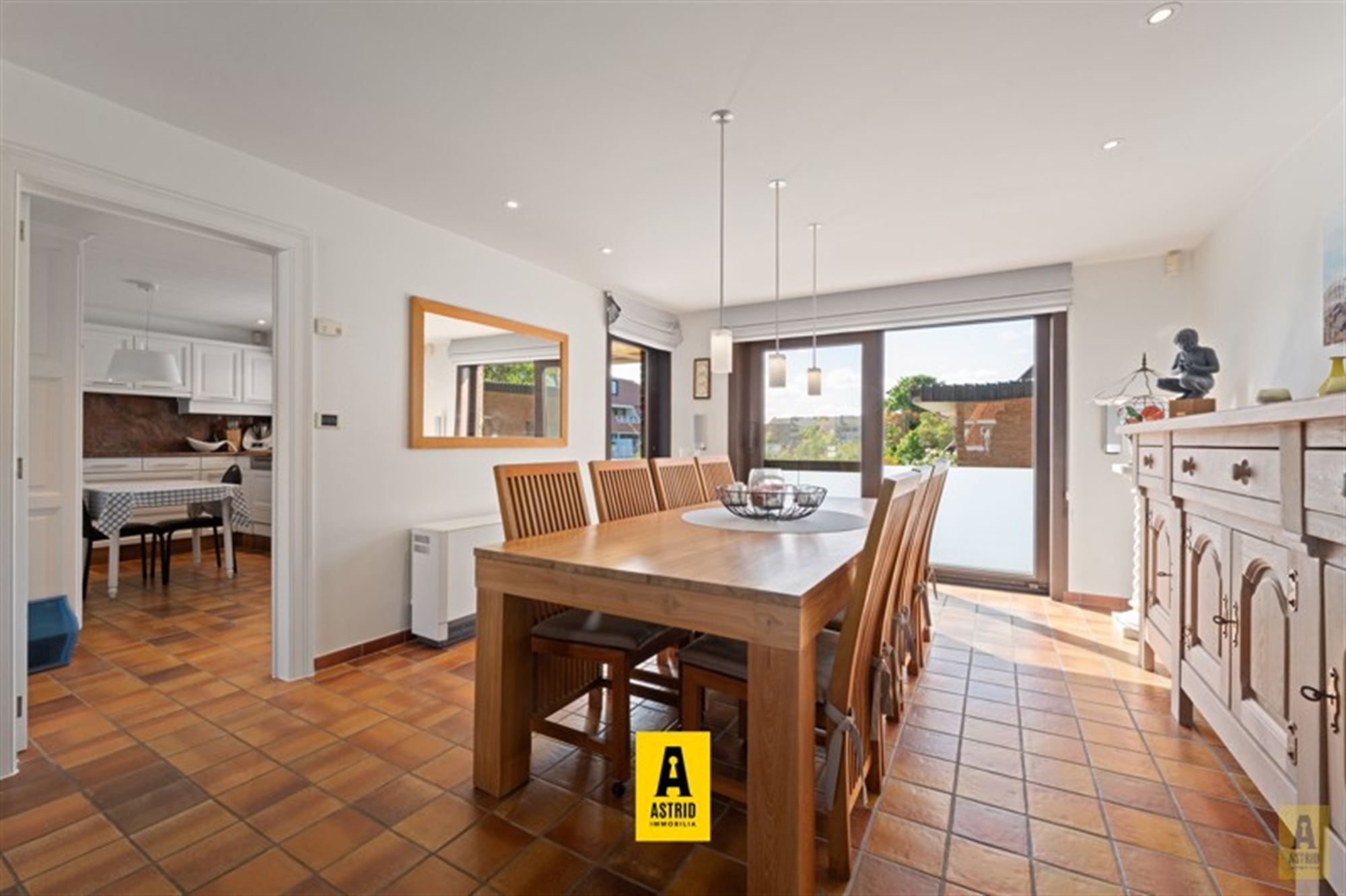 Karaktervolle voormalige dokterswoning met zee aan ruimte en mogelijkheden! foto 10