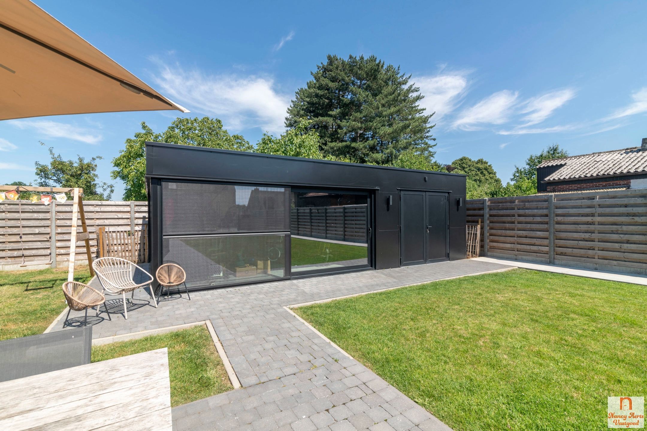 Volledig gerenoveerde woning met bijbouw en grote tuin foto 6