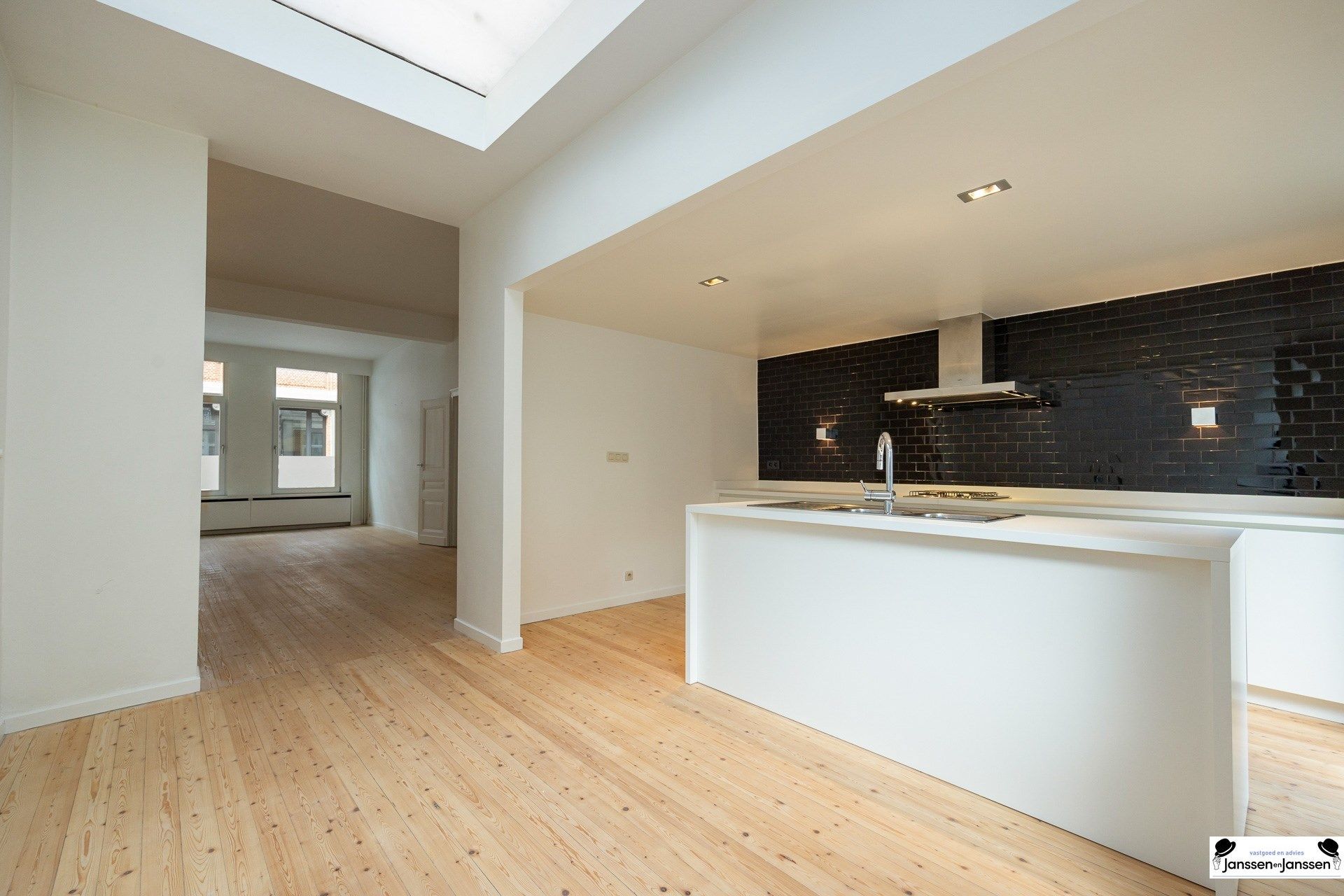 Gerenoveerd herenhuis met architecturale gevel  foto 4