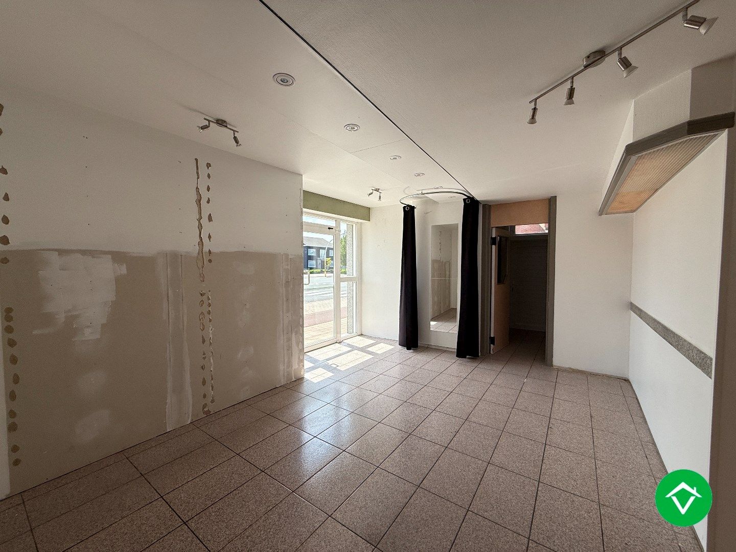 Woning met 4 slaapkamers, garage en tuin te Roeselare foto 7