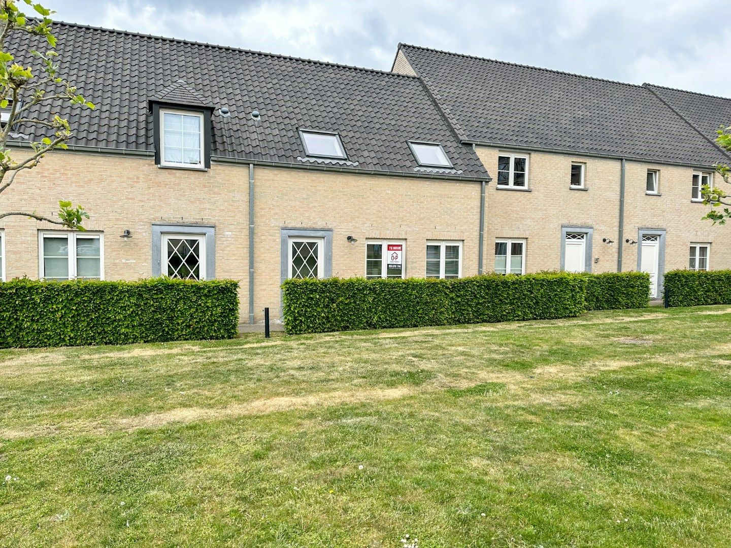 Instapklare woning met 3 slpk, tuin, autostaanplaats, rustige gelegen te Lichtervelde foto {{pictureIndex}}