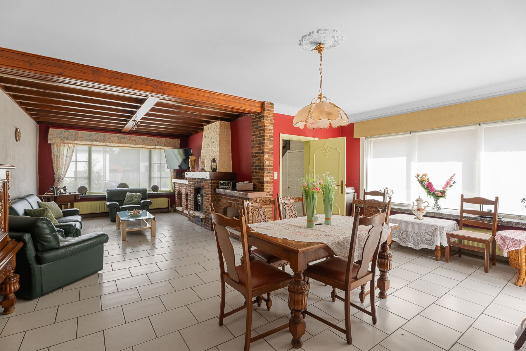 Te renoveren, halfopen, bebouwing met tal van mogelijkheden foto 2