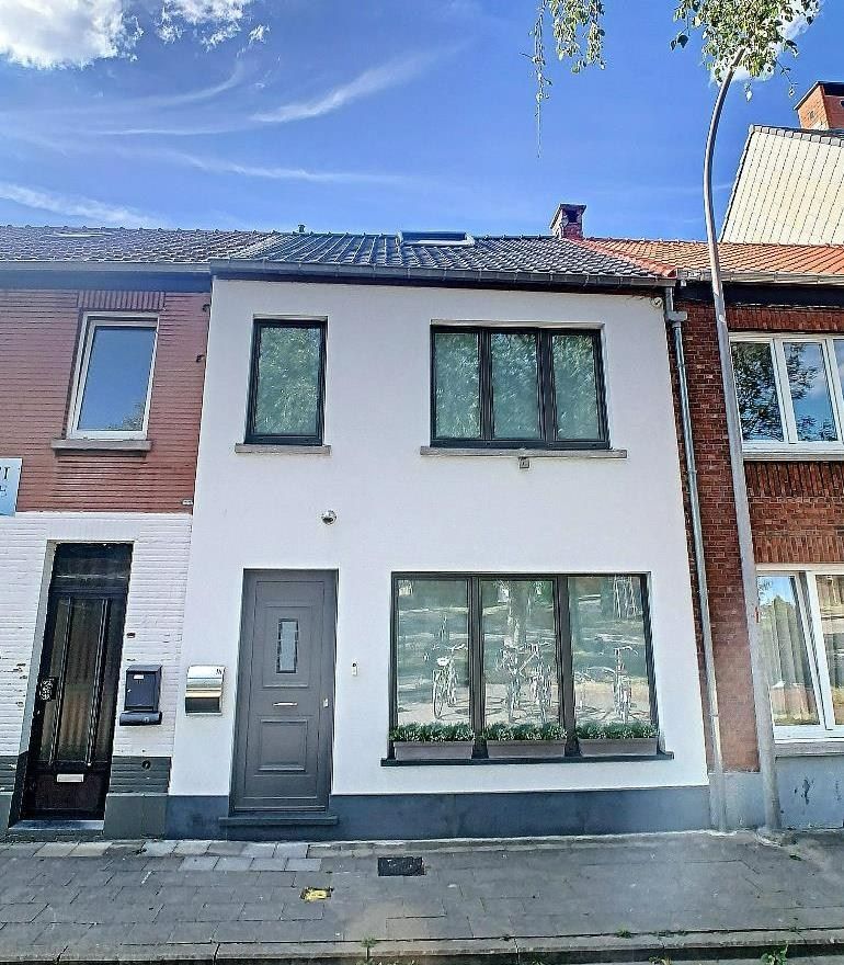 Gerenoveerde woning op een toplocatie in Diest foto {{pictureIndex}}