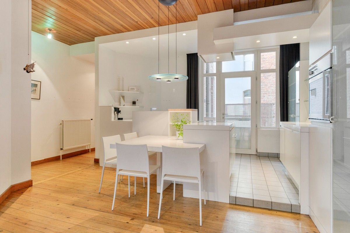 Karaktervolle interbellumwoning met buitengewoon grote garage nabij het Muinkpark in Gent foto 10