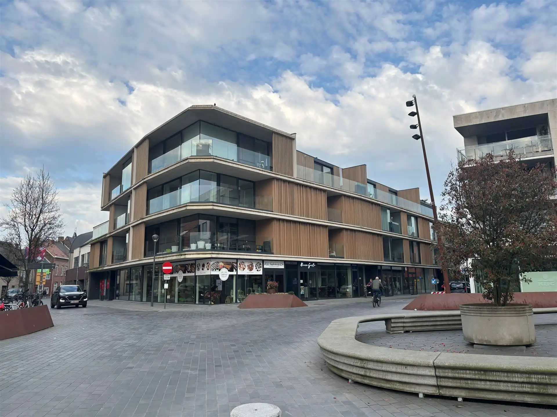 autotaanplaats  foto {{pictureIndex}}