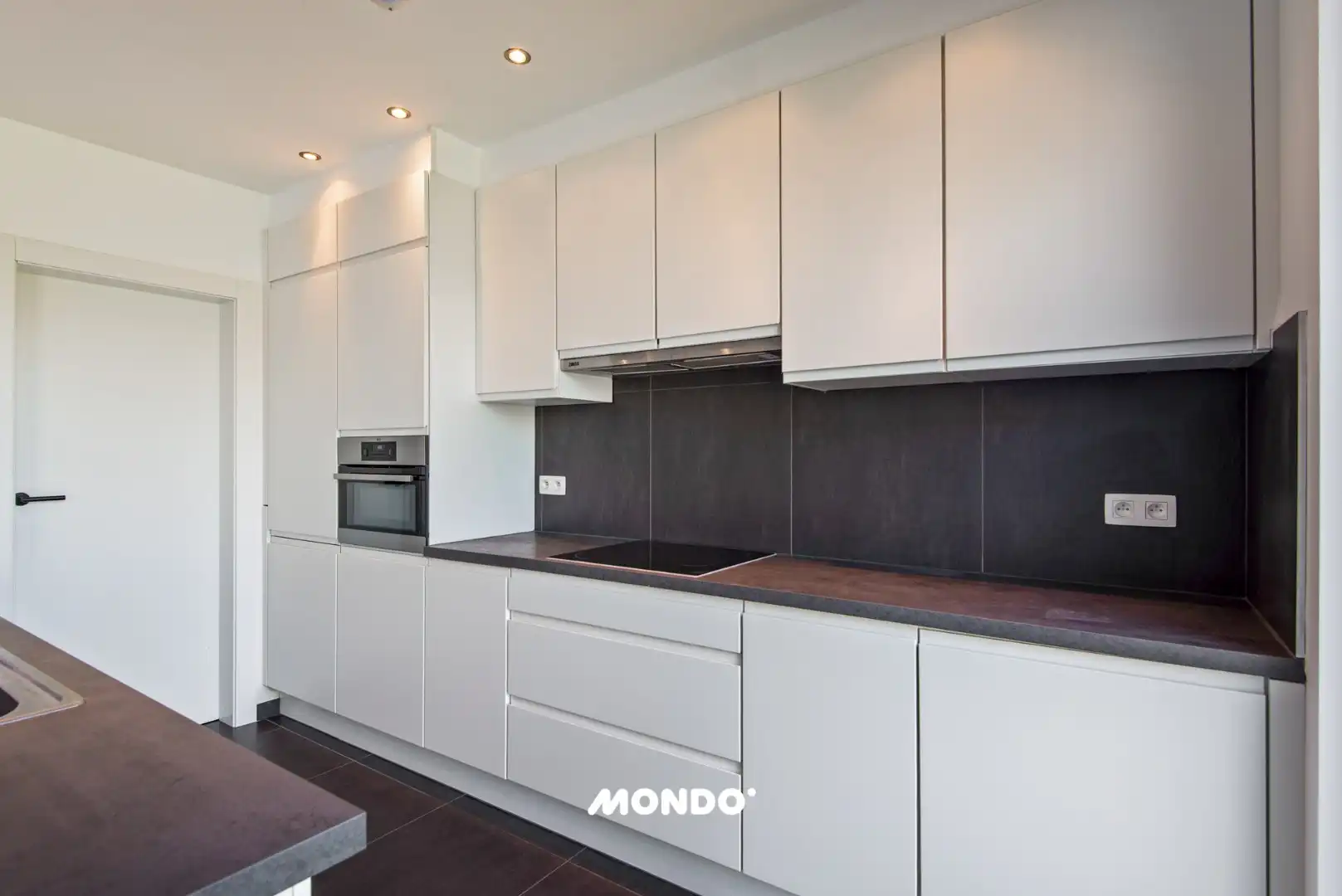 Instapklaar appartement met ruime tuin en 3 slaapkamers + Autostaanplaats!  foto 6