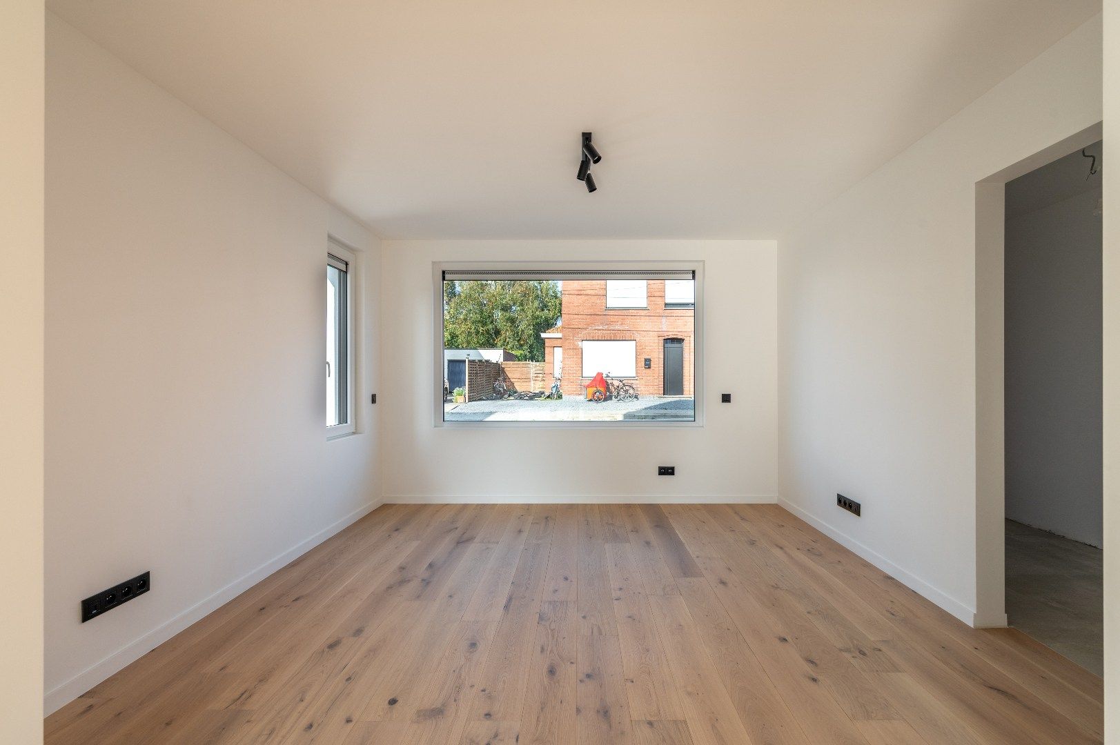 Instapklare gezinswoning met garage, 5 slaapkamers, 2 badkamers én een zonnige tuin foto 7