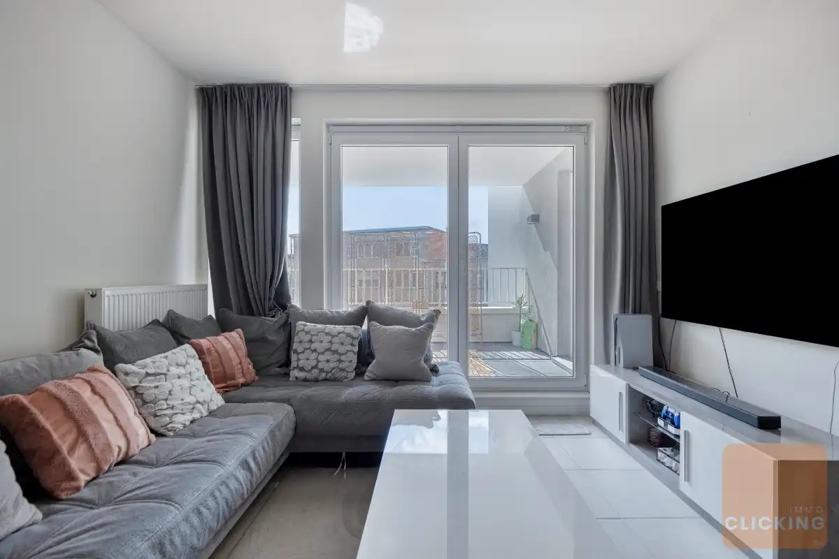 Modern 2 slaapkamerappartement met gezellig terras foto {{pictureIndex}}