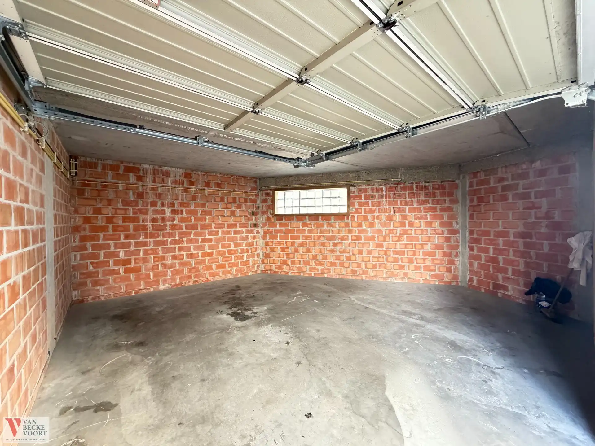 Lichtrijk 2-slaapkamerappartement met stadszicht foto 13