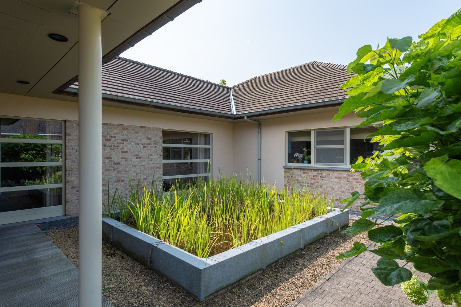 Bedrijfsgebouw met energiezuinige gelijkvloerse woning! foto 5