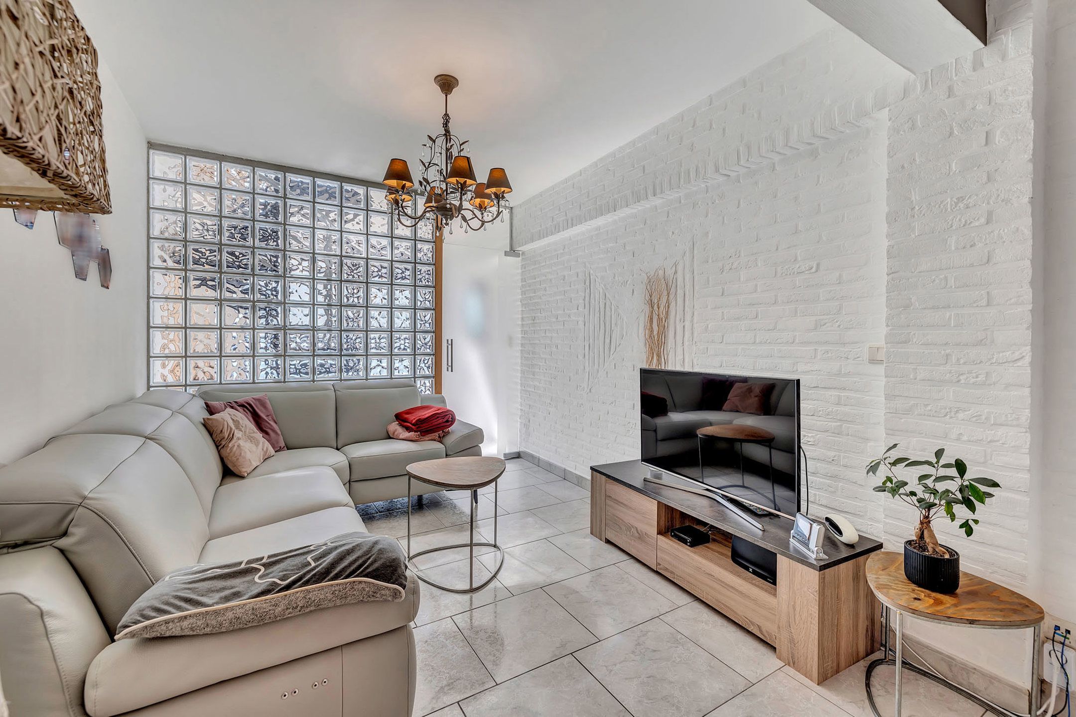 Instapklare woning met garage en tuin foto 4