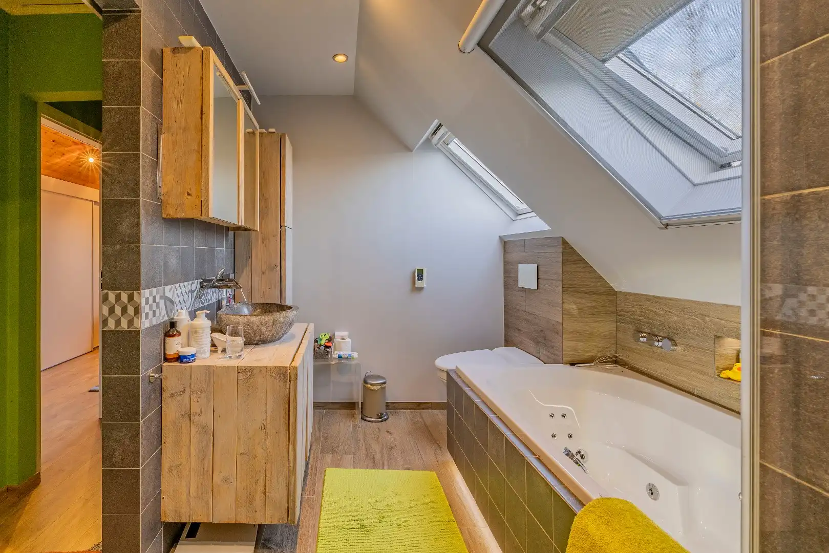 Gerenoveerde open bebouwing te koop te Lievegem foto 10