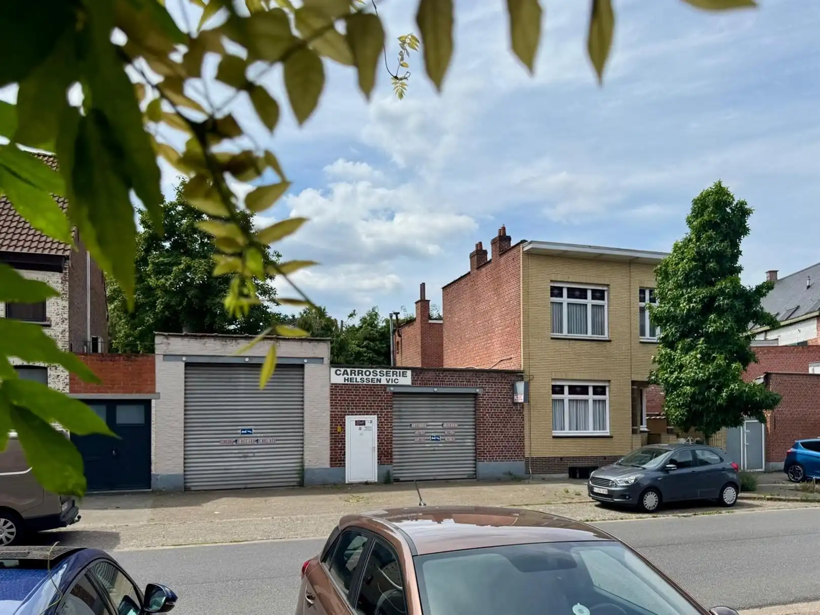 Functionele werkplaats/garage met uitstekende bereikbaarheid  foto {{pictureIndex}}