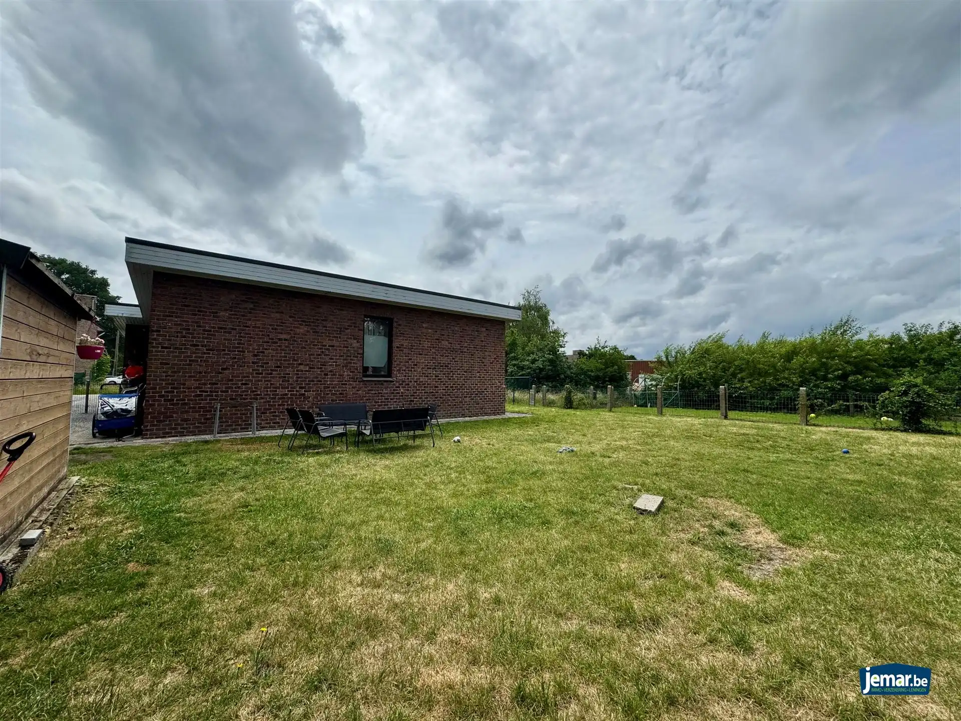 Ruime gezinswoning met 5 slaapkamers foto 4