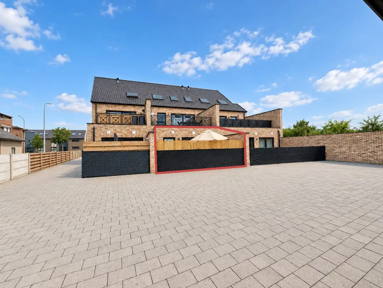 Energiezuinig gelijkvloers wonen met een heerlijk ruim terras foto 9