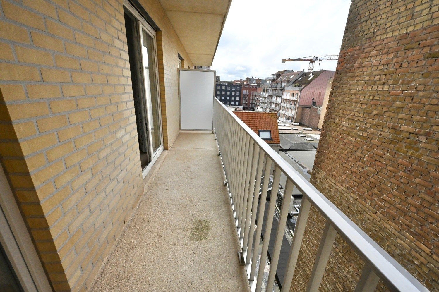 ONGEMEUBELD - Woonappartement in een rustige residentie, op de Lippenslaan (10m façade!). foto 17