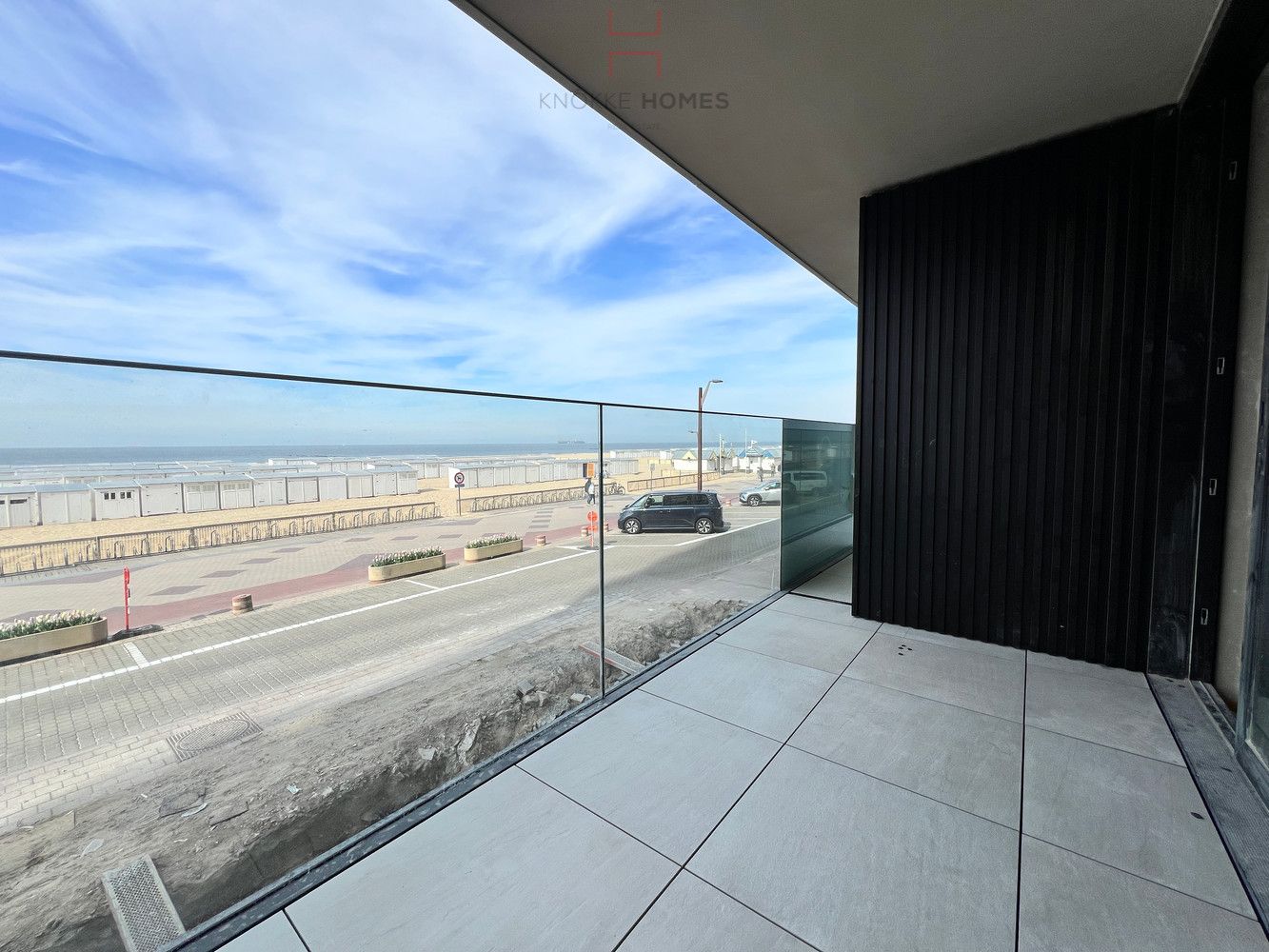 Instapklaar nieuwbouw-appartement met frontaal zeezicht aan het Albertstrand foto 2