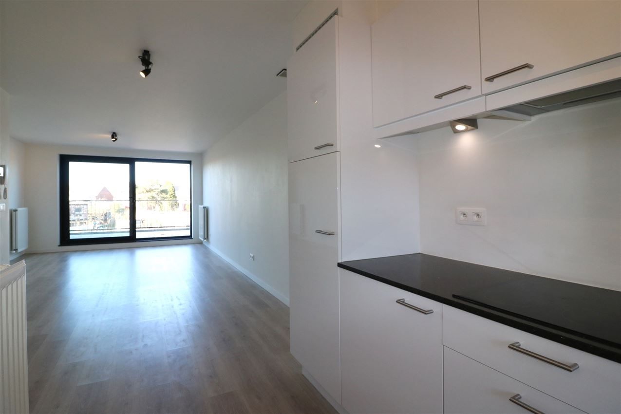 Appartement met 2 slpk., groot terras en autostaanplaats foto 11